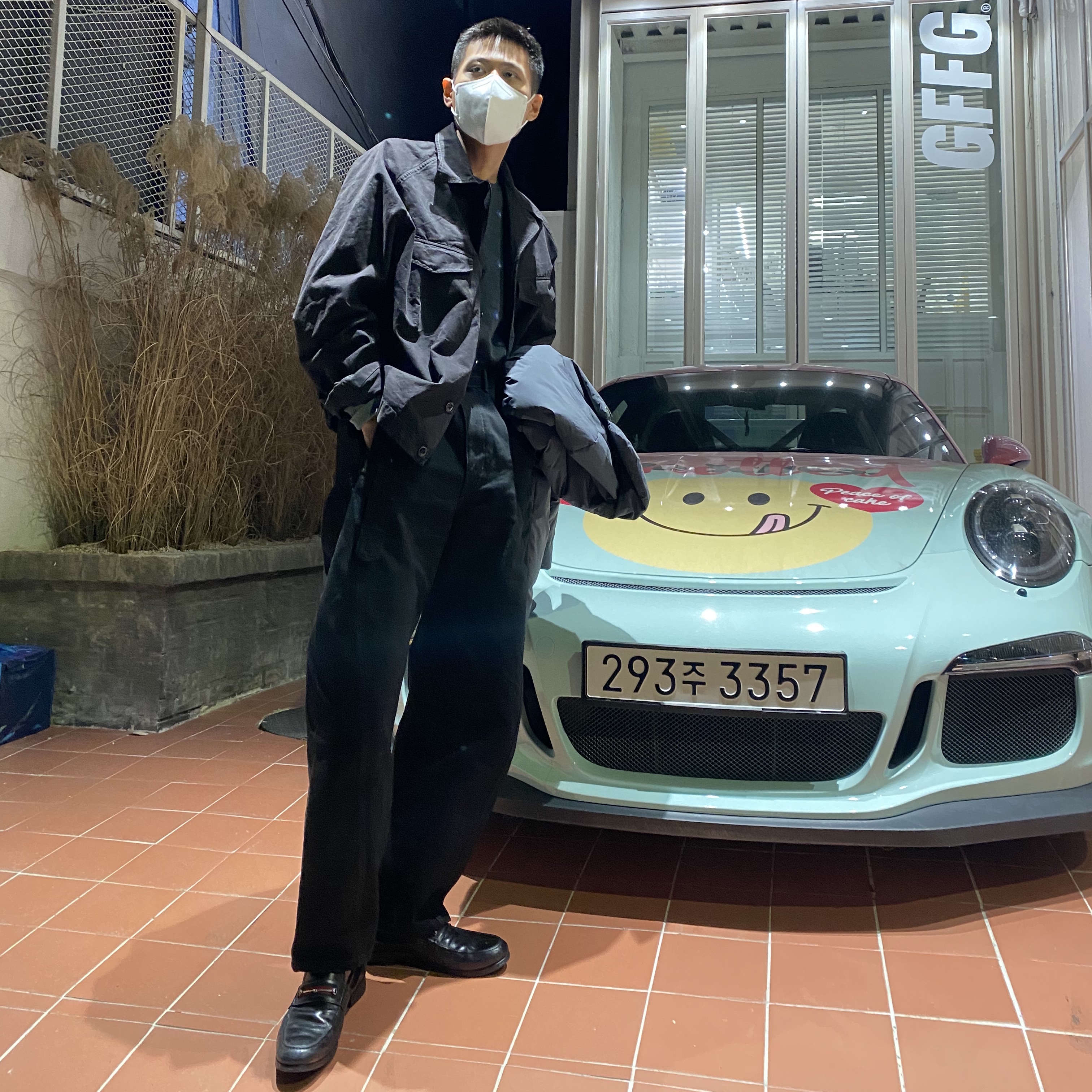 Lemaire Cotton Canvas Field Overshirt Black, Lemaire Twisted Belted Pants Denim Black 착용 스타일