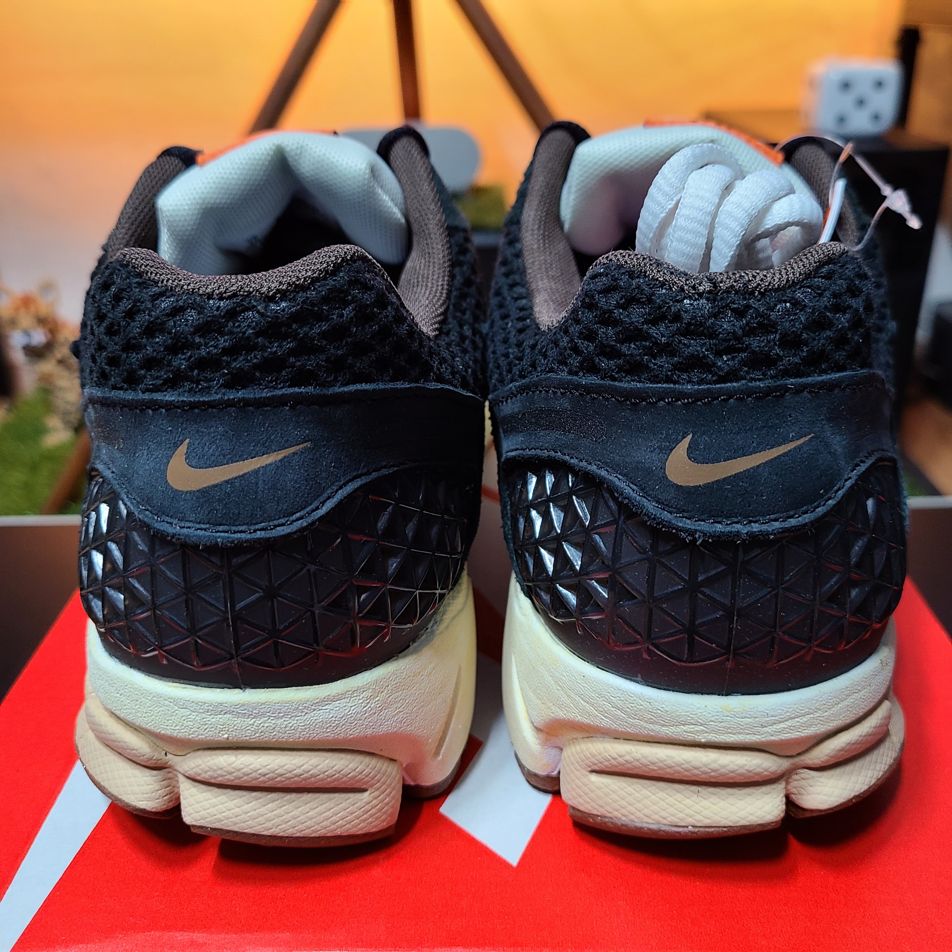 (W) Nike Zoom Vomero 5 Black 착용 스타일 - 3