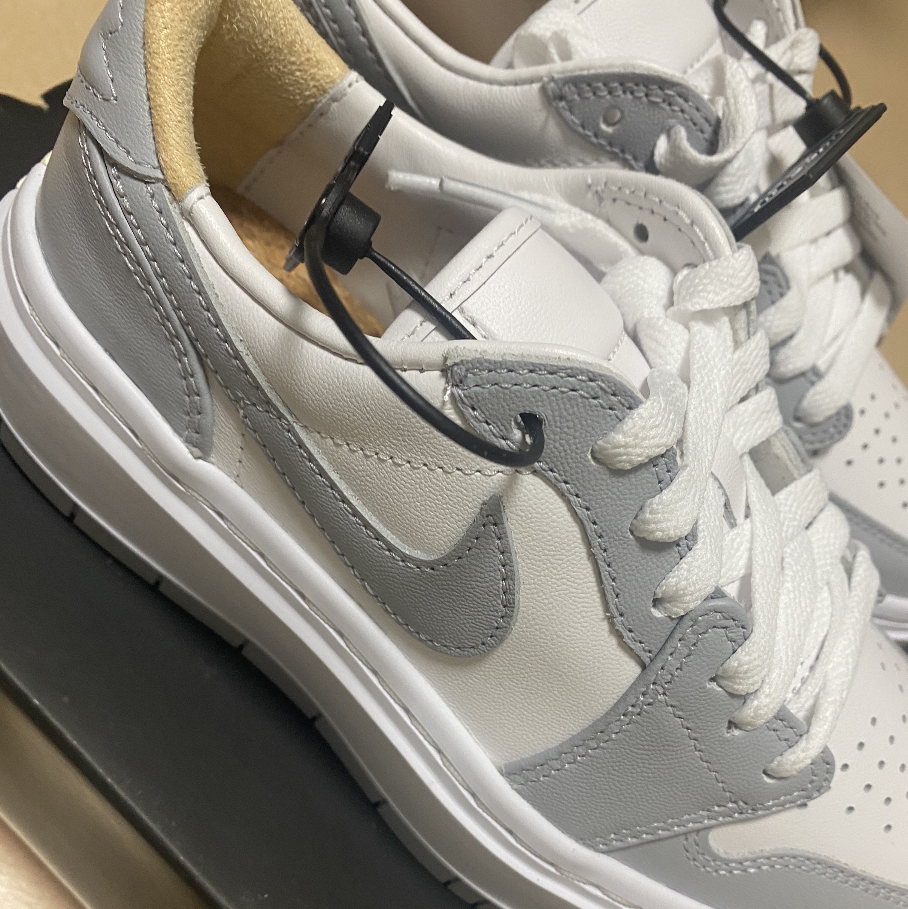 (W) Jordan 1 Elevate Low White and Wolf Grey 착용 스타일