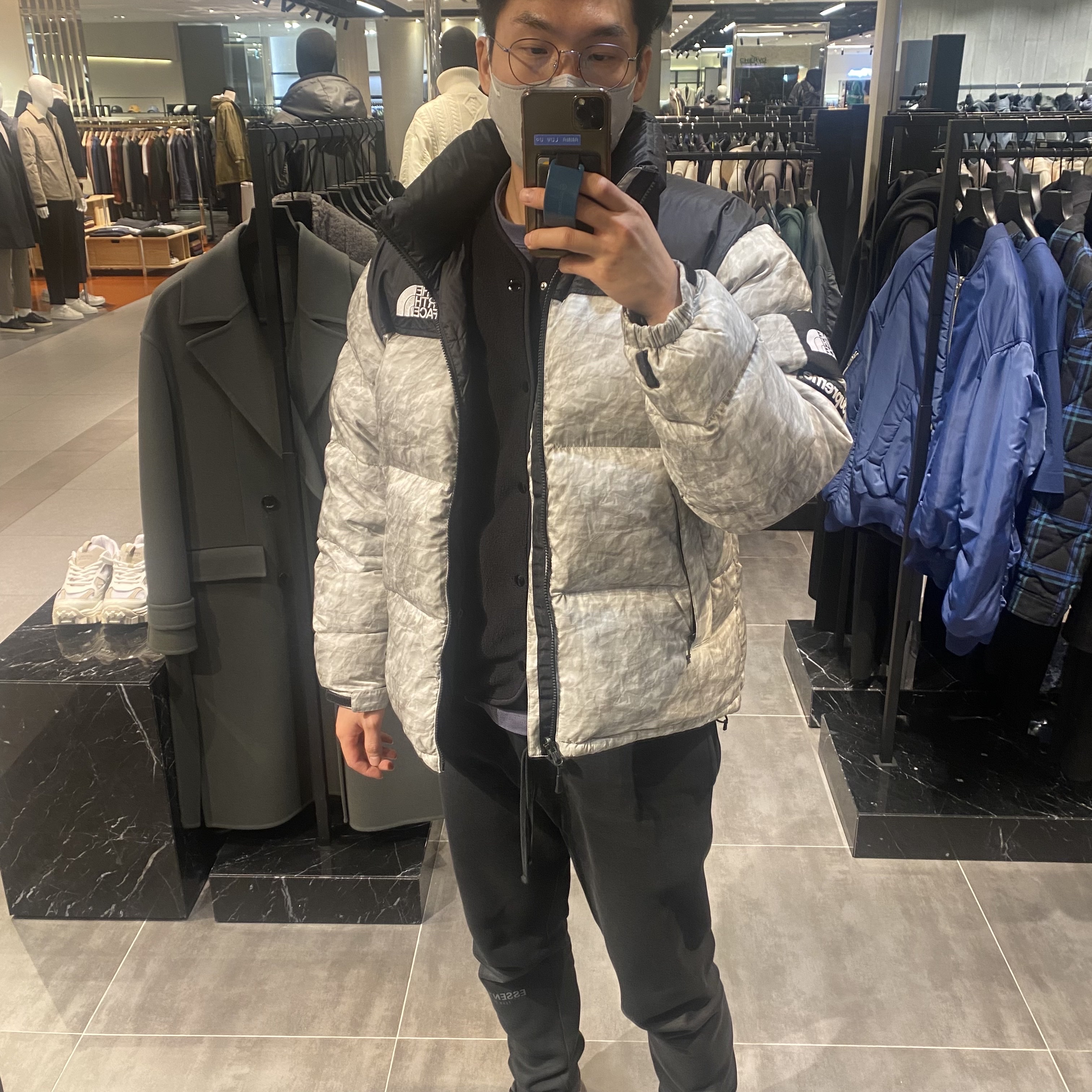 Supreme x The North Face Paper Print Nuptse Jacket - 19FW, Essentials Sweatpants Black - 21SS 착용 스타일 - 1