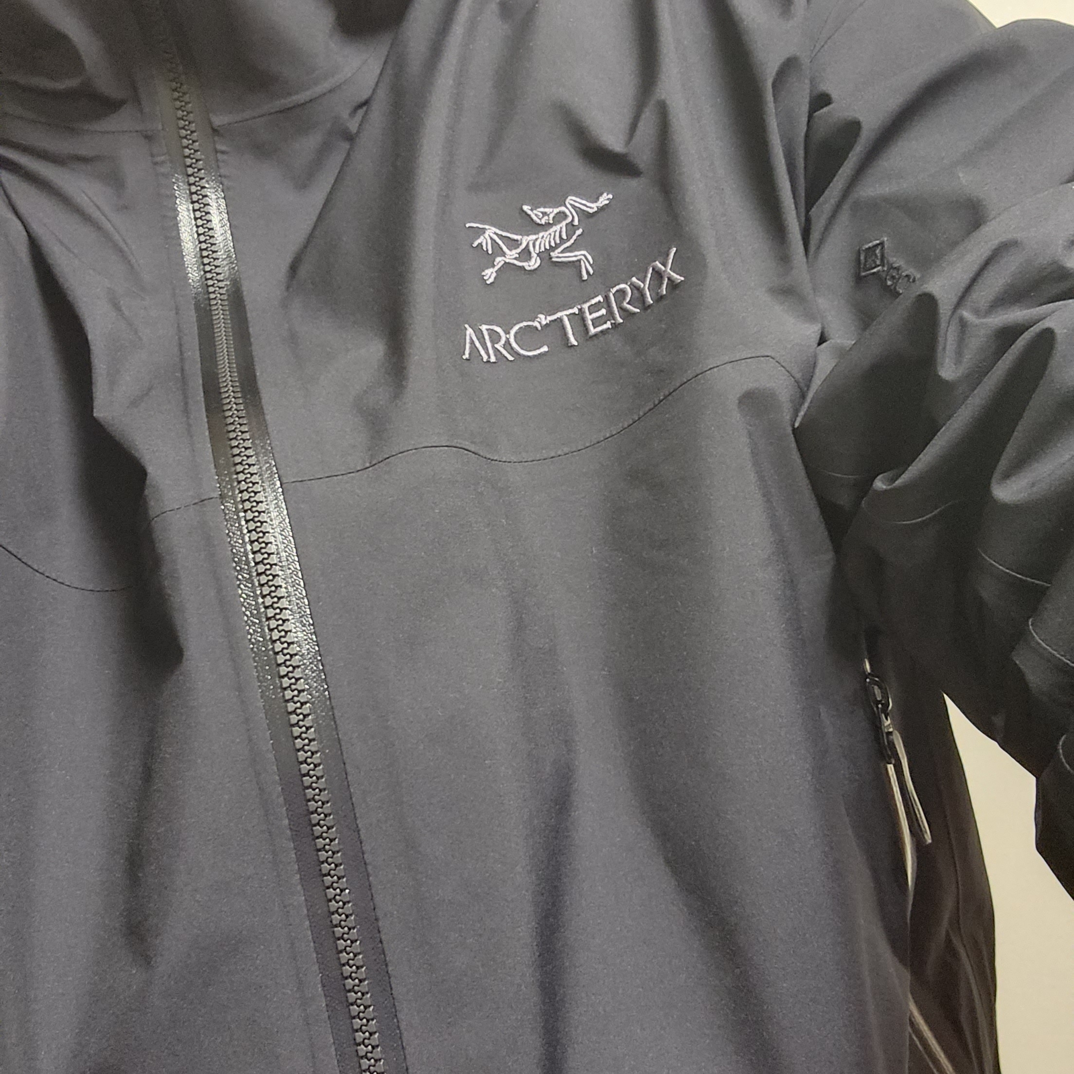 Arc'teryx Beta Jacket Black 착용 스타일