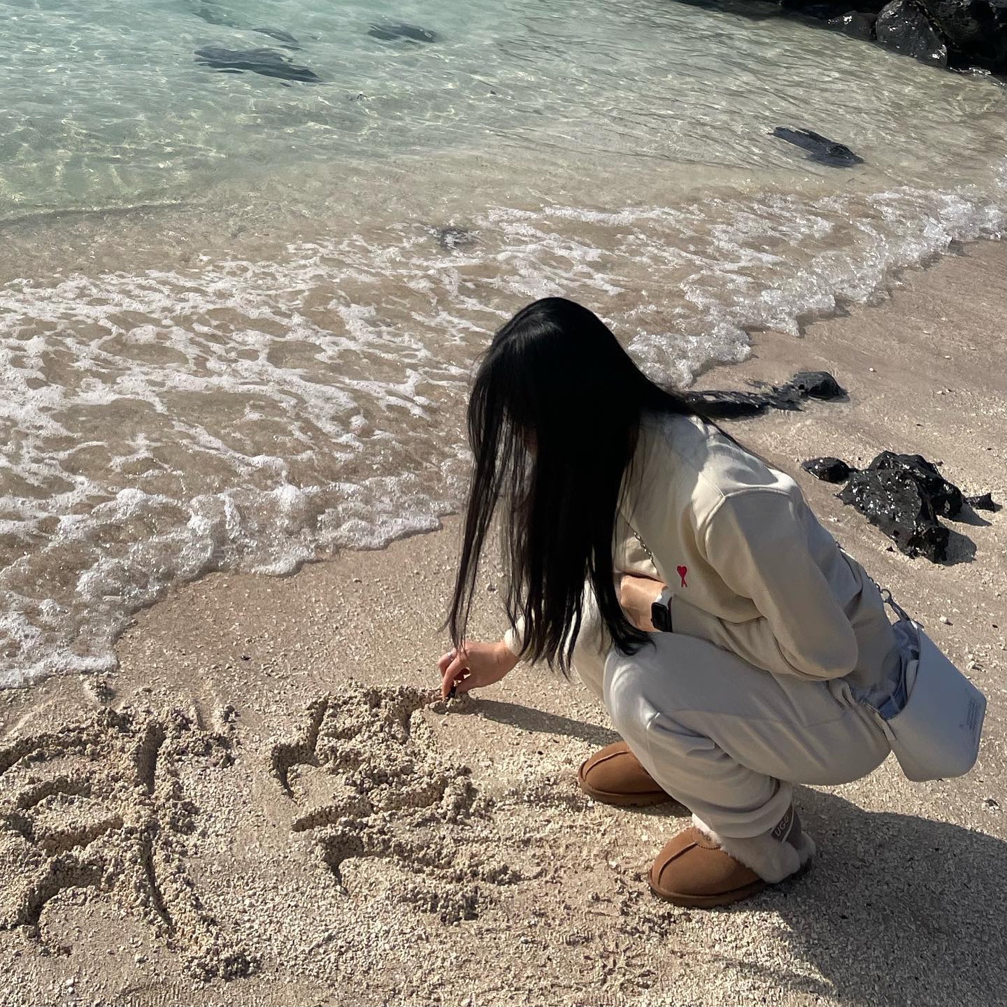 AMI de Coeur Sweatshirt Beige - 21FW, AMI de Coeur Sweatshirt Beige - 21SS 착용 스타일