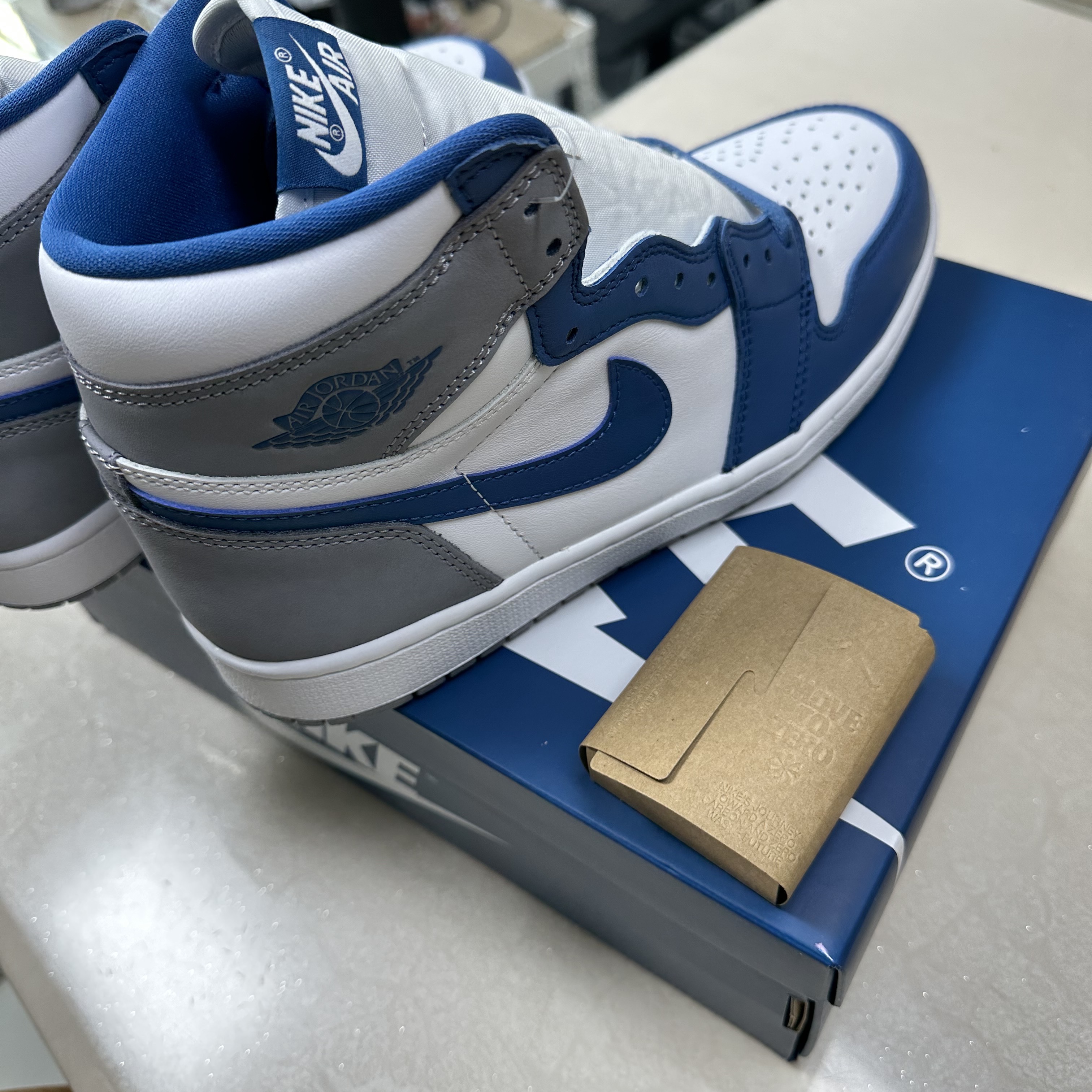 Jordan 1 Retro High OG True Blue 착용 스타일 - 5