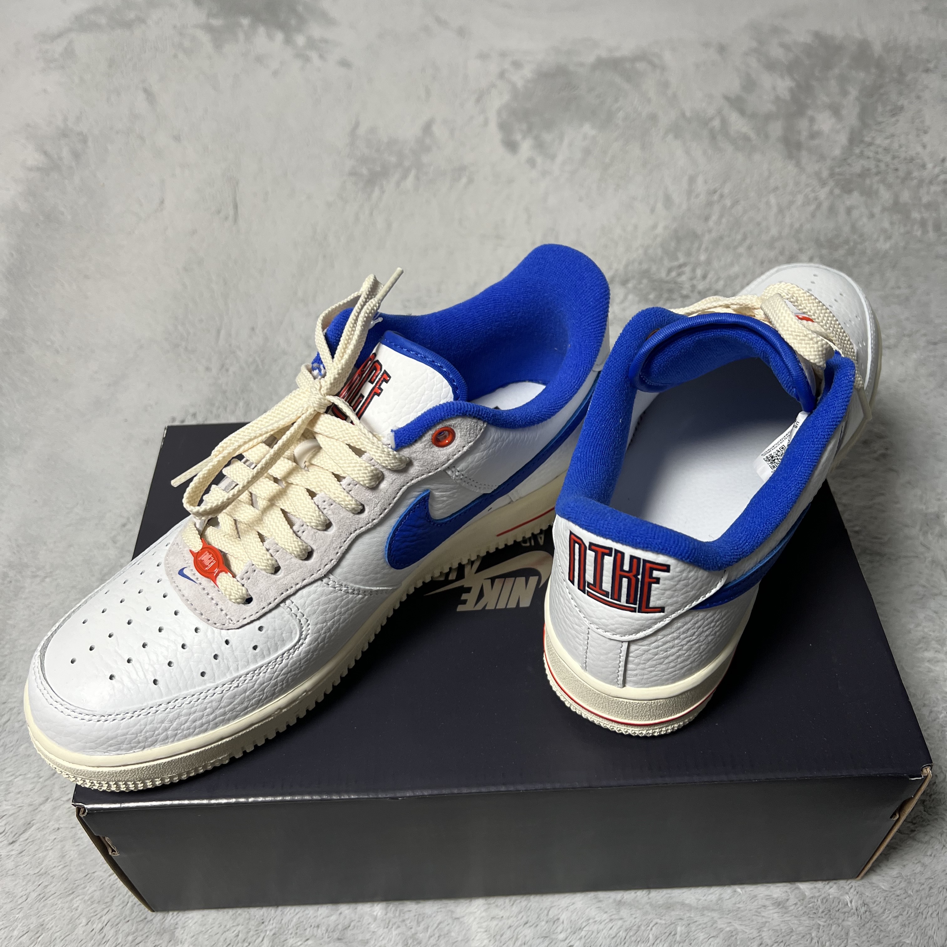 (W) Nike Air Force 1 '07 LX University Blue and Summit White 착용 스타일