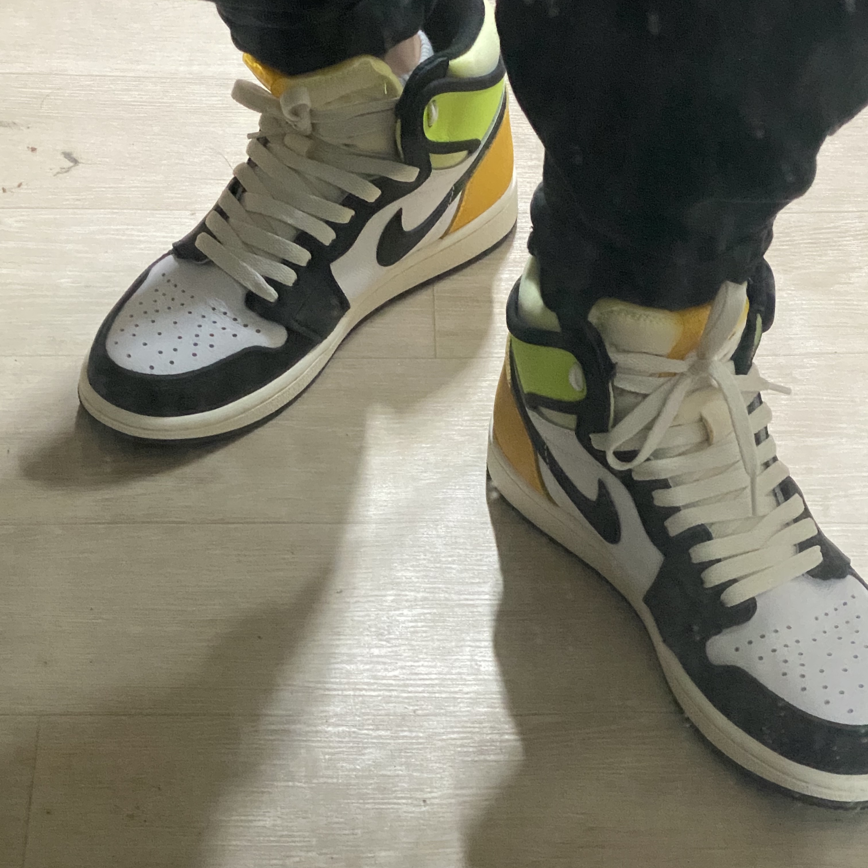 Jordan 1 Retro High OG Volt Gold 착용 스타일