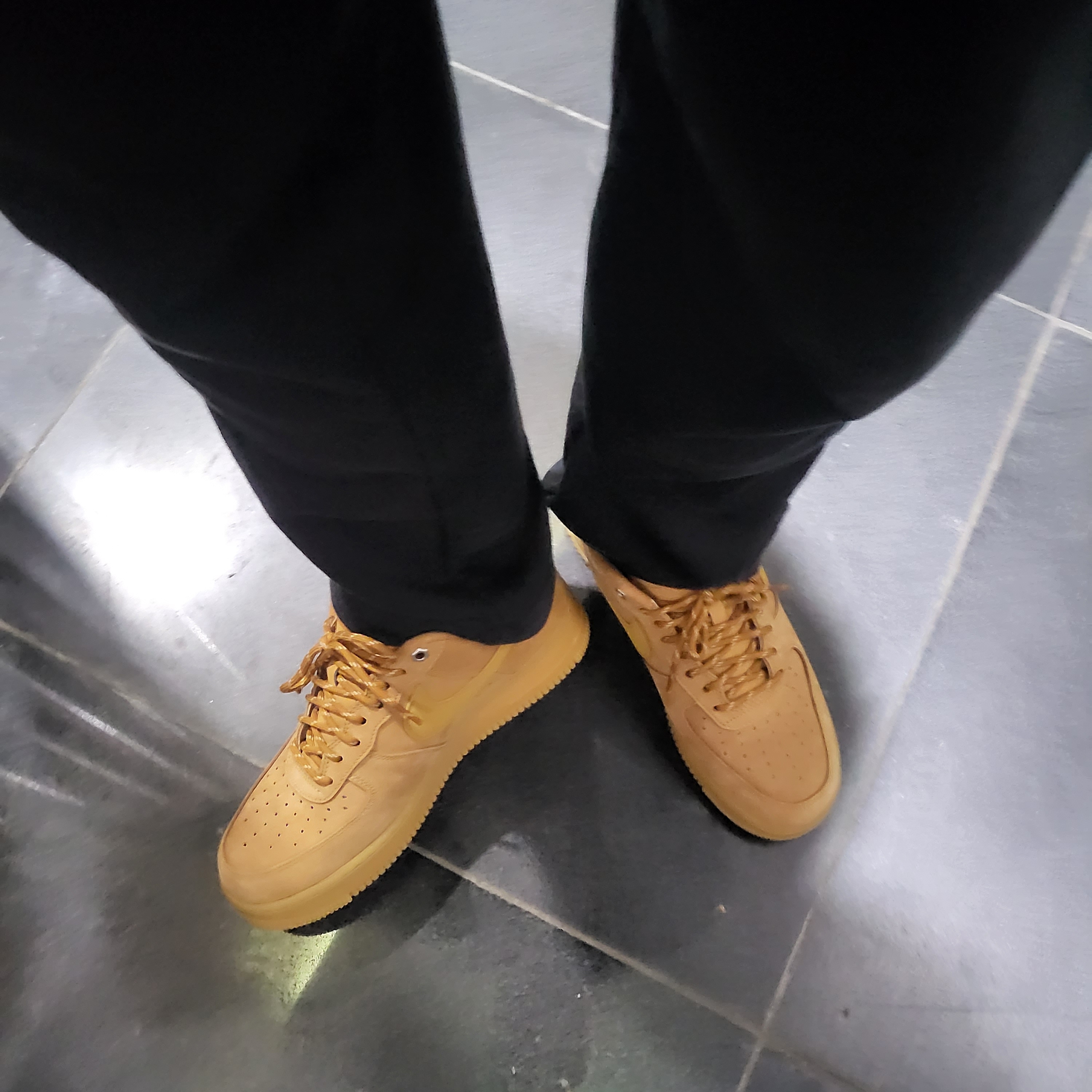 Nike Air Force 1 '07 WB Flax 착용 스타일