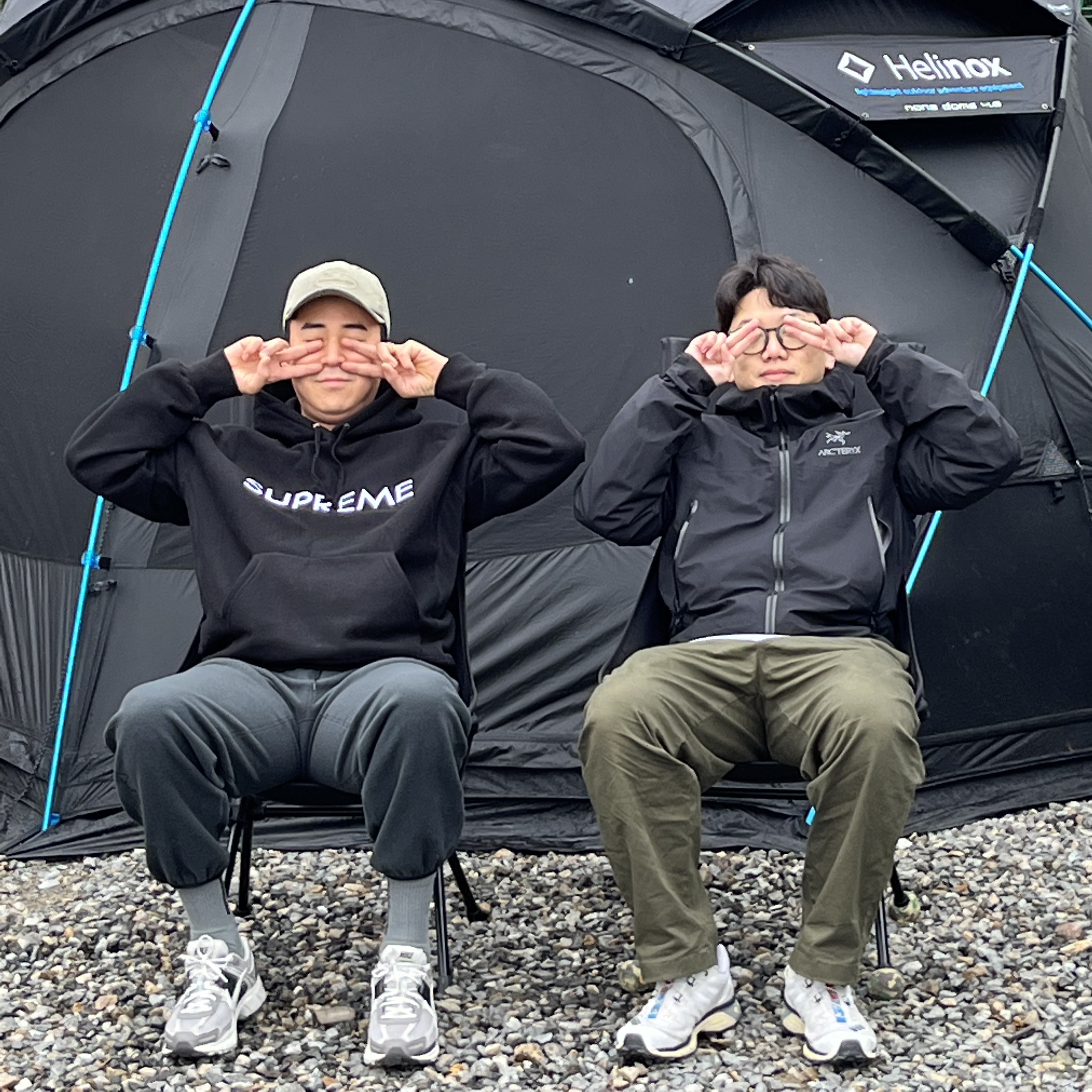 Supreme Capital Hooded Sweatshirt Black - 22FW, Nike ACG Polartec Wolf Tree Pants Off Noir Black - Asia 착용 스타일