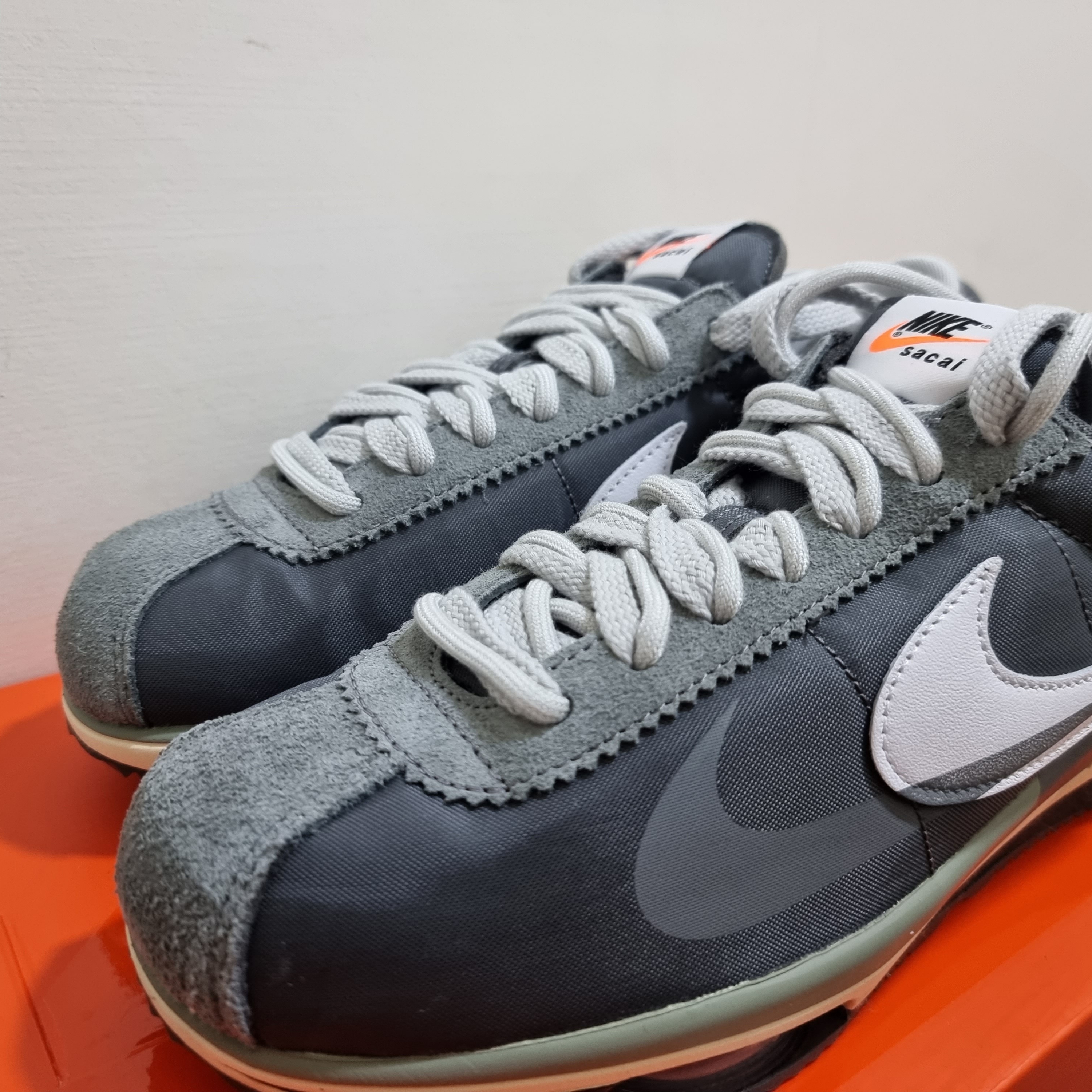 Nike x Sacai Zoom Cortez SP Iron Grey 착용 스타일 - 2