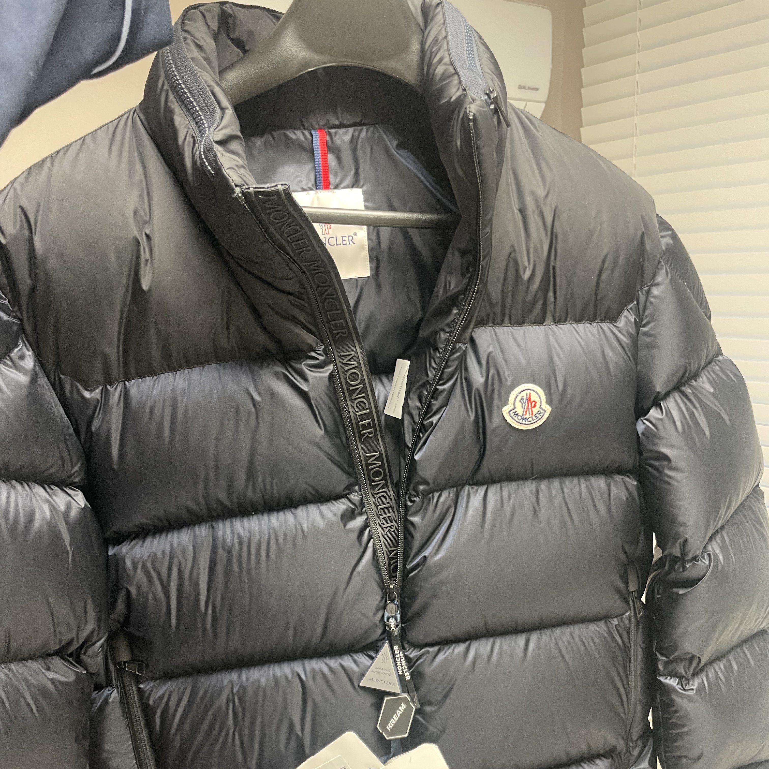 Moncler Peuplier Short Down Jacket Navy Blue - 22FW 착용 스타일