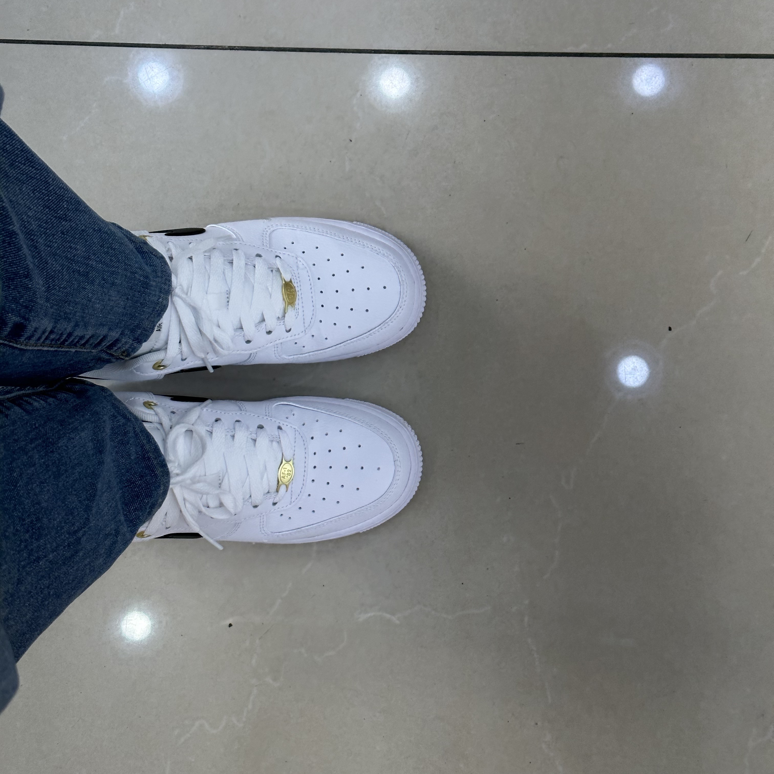 Nike Air Force 1 '07 LV8 40th Anniversary Join Forces White Black 착용 스타일