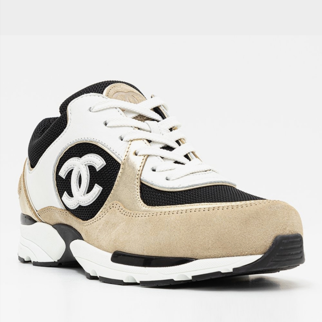 (W) Chanel Sneakers Calfskin Fabric & White Black Beige Gold 착용 스타일 - 4