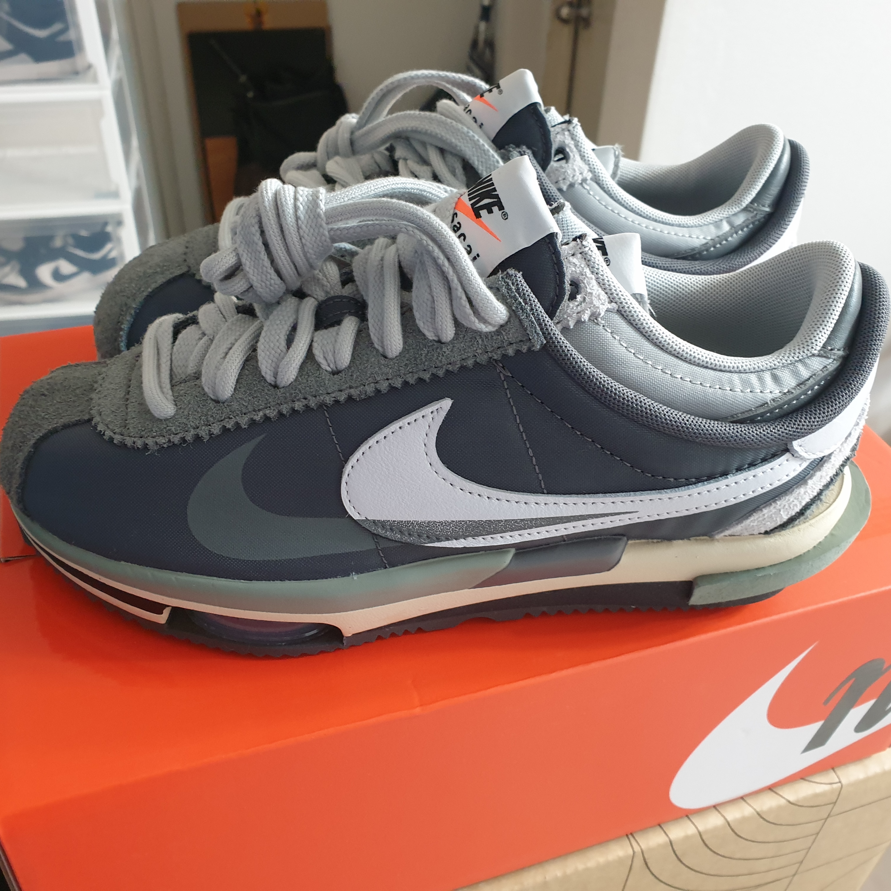 Nike x Sacai Zoom Cortez SP Iron Grey 착용 스타일 - 2