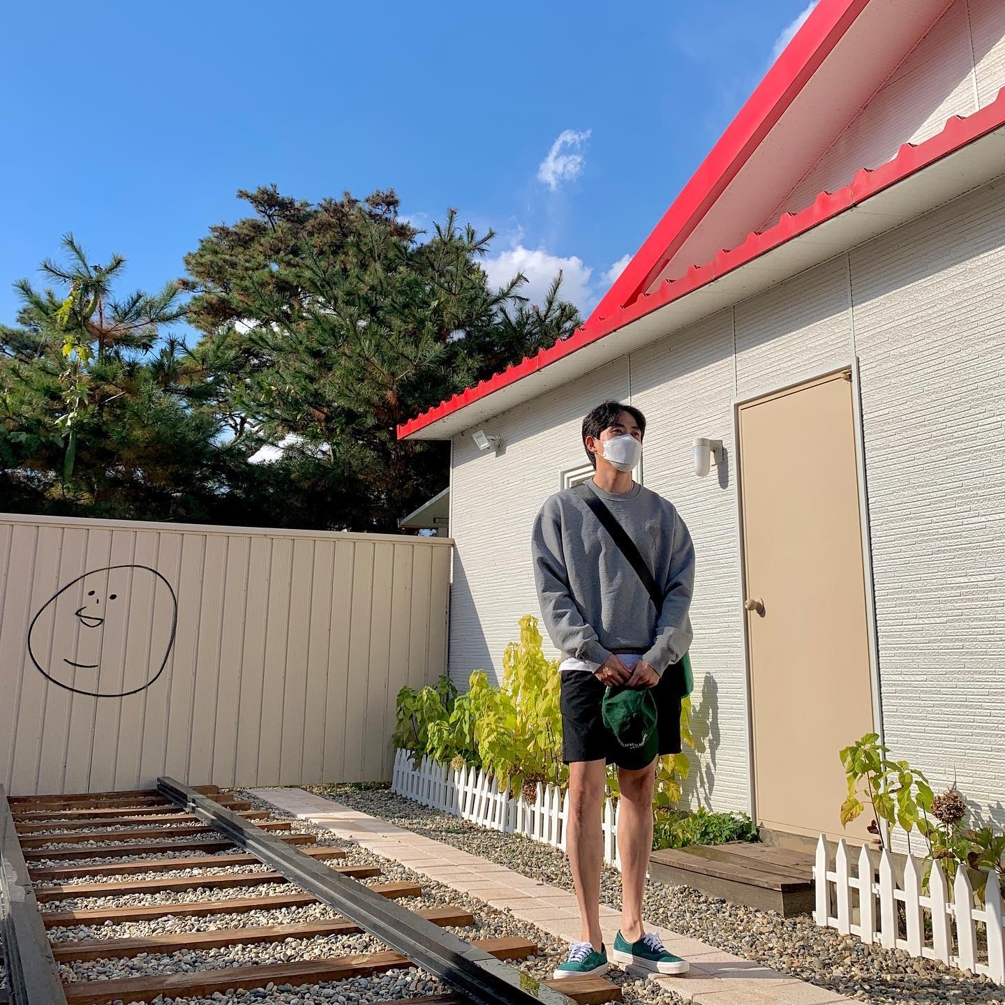 AMI de Coeur Tone-On-Tone Sweatshirt Heather Grey 착용 스타일