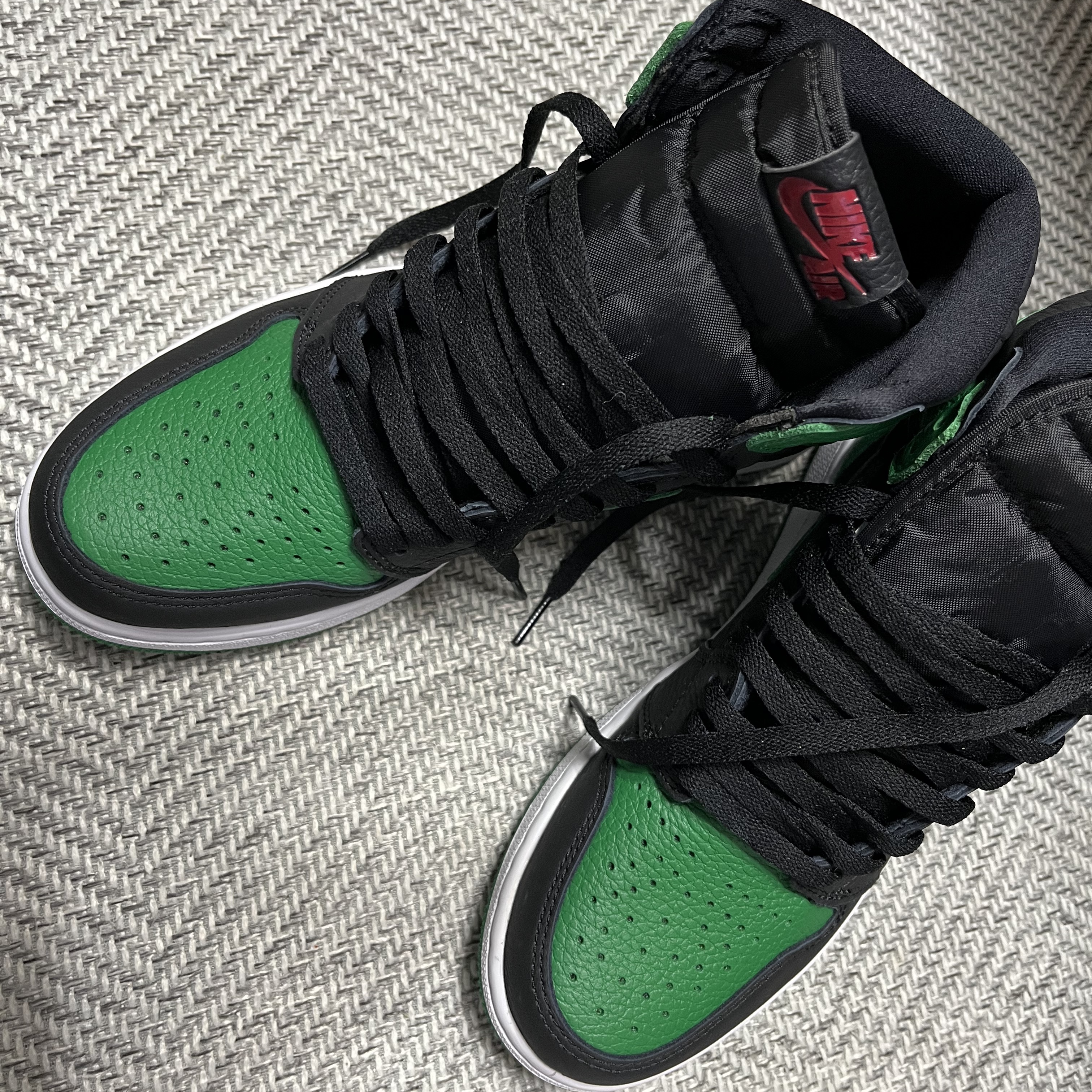 Jordan 1 Retro High OG Pine Green Black 착용 스타일 - 2