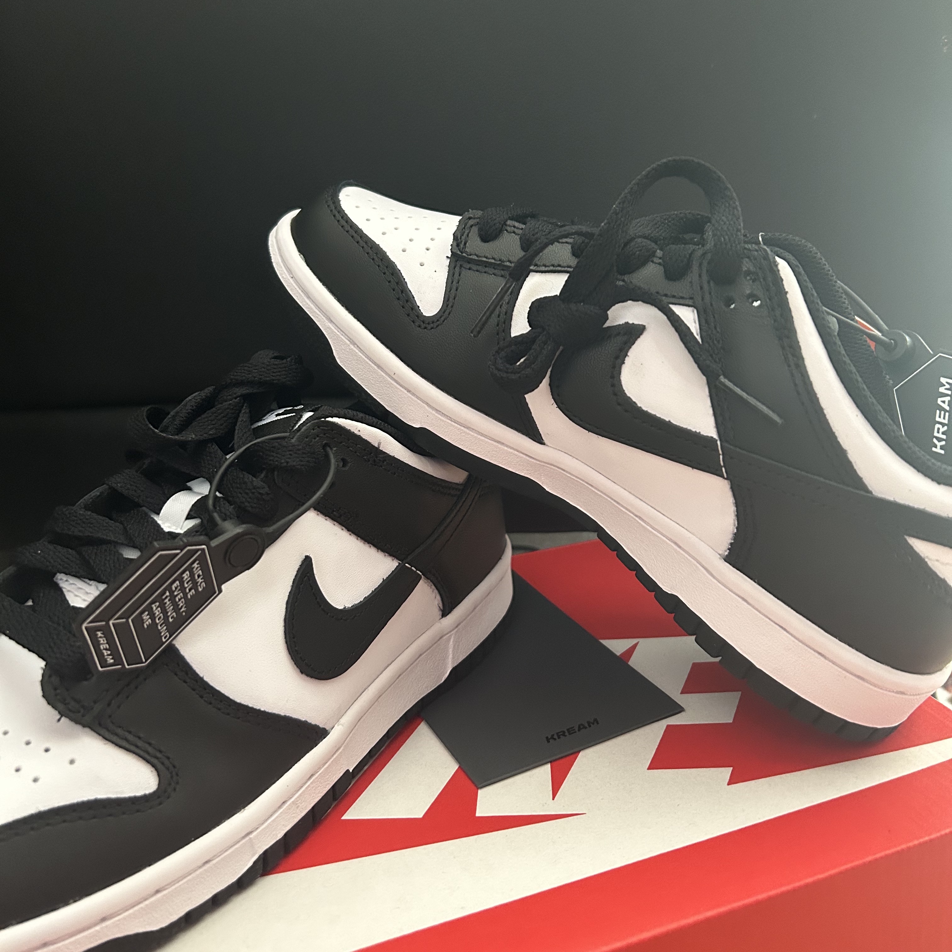 (GS) Nike Dunk Low Black 착용 스타일 - 1
