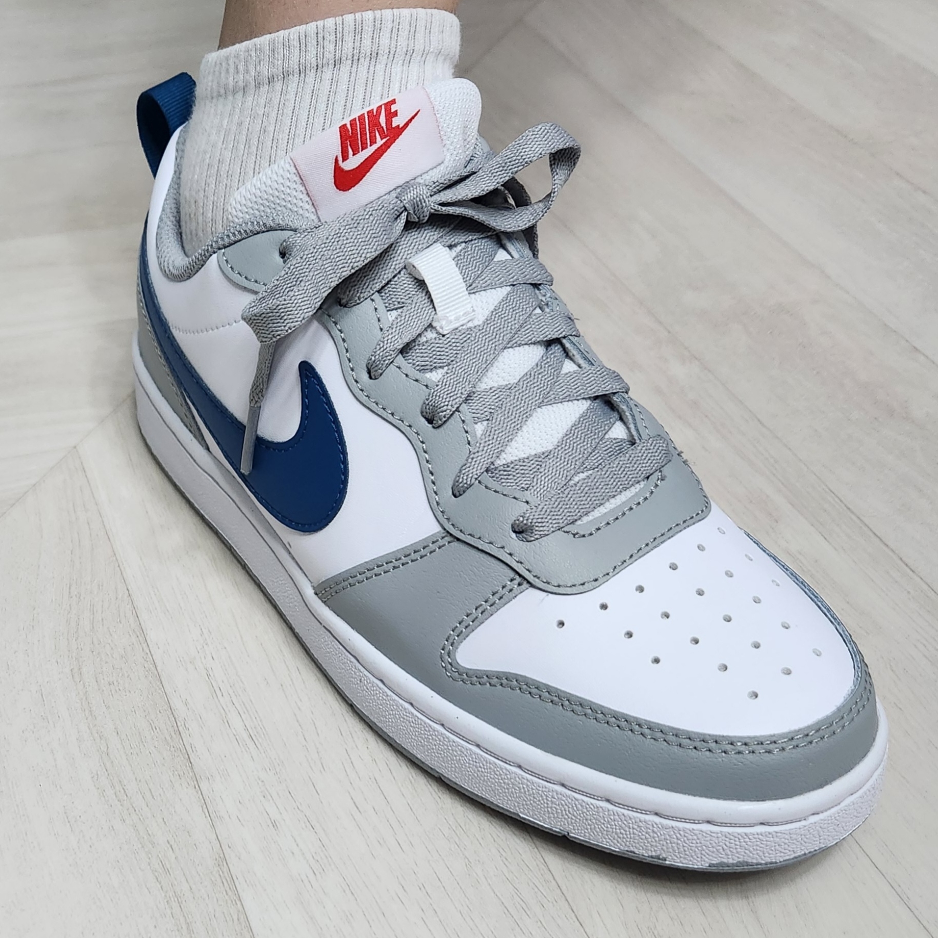 (GS) Nike Court Borough Low 2 Light Smoke Grey 착용 스타일 - 3