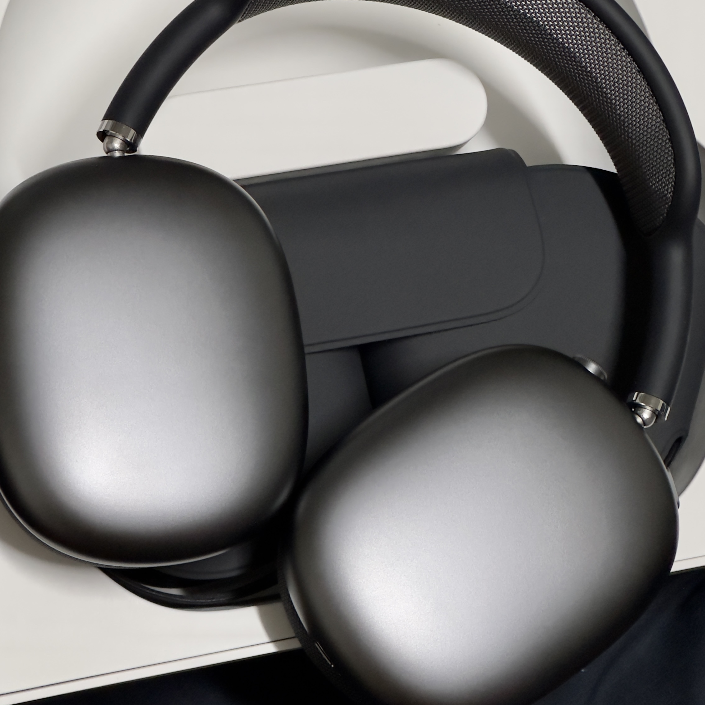 Apple AirPods Max Lightning Space Gray (Korean Ver.), Apple AirPods Max Lightning Silver (Korean Ver.) 착용 스타일 - 2