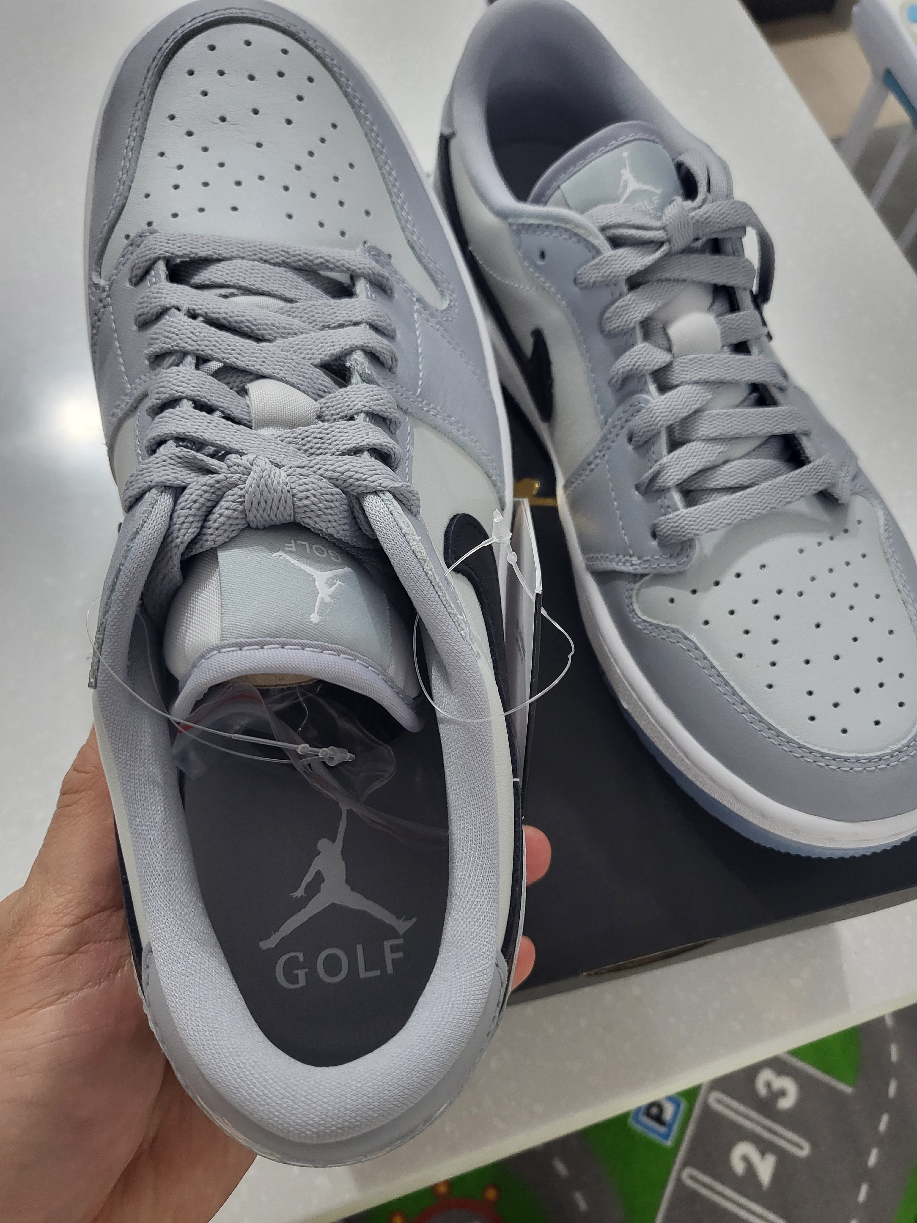 Jordan 1 Low Golf Wolf Grey 착용 스타일 - 3