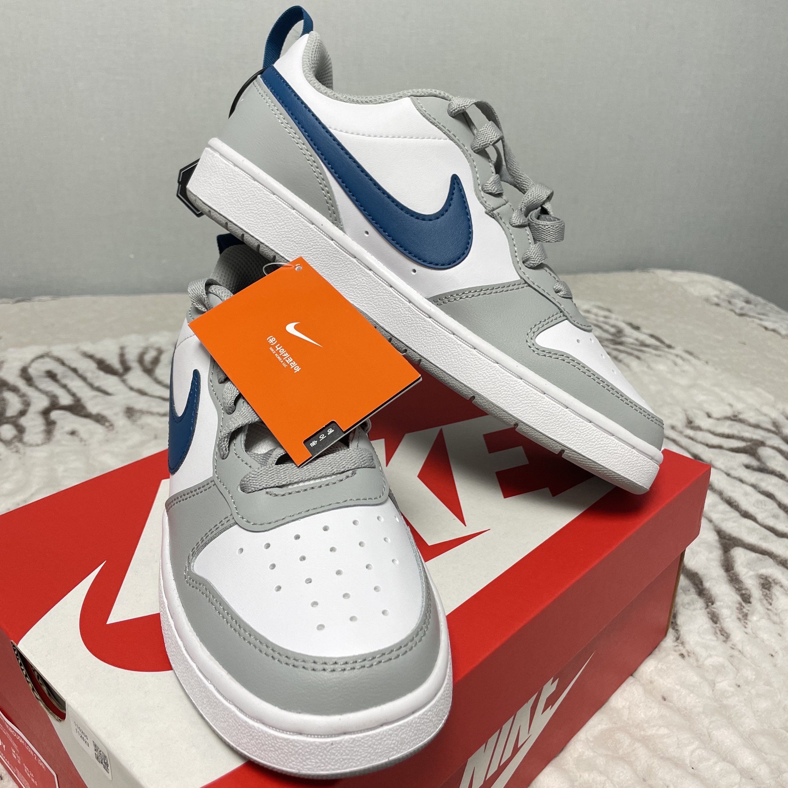 (GS) Nike Court Borough Low 2 Light Smoke Grey 착용 스타일 - 1
