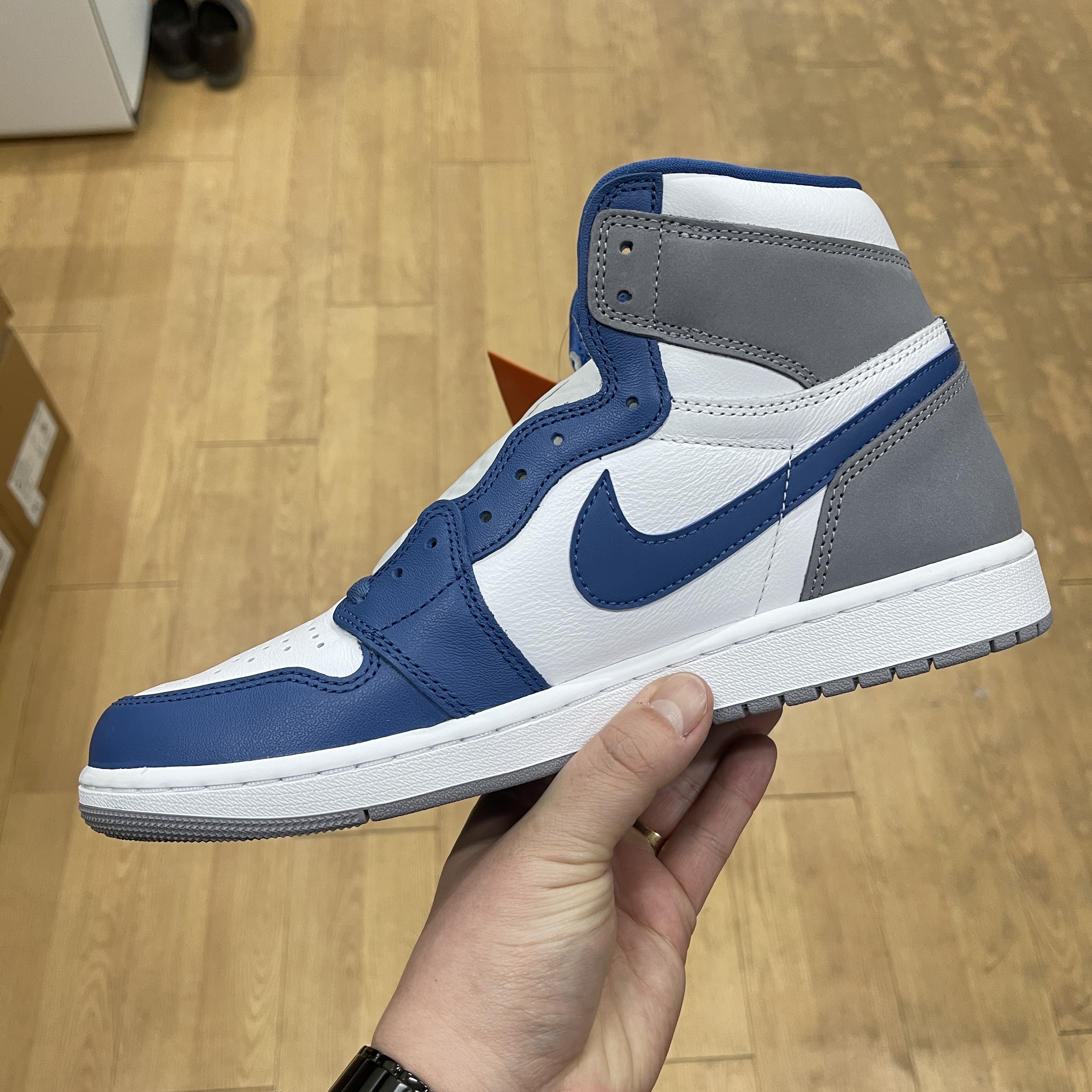 Jordan 1 Retro High OG True Blue 착용 스타일 - 3