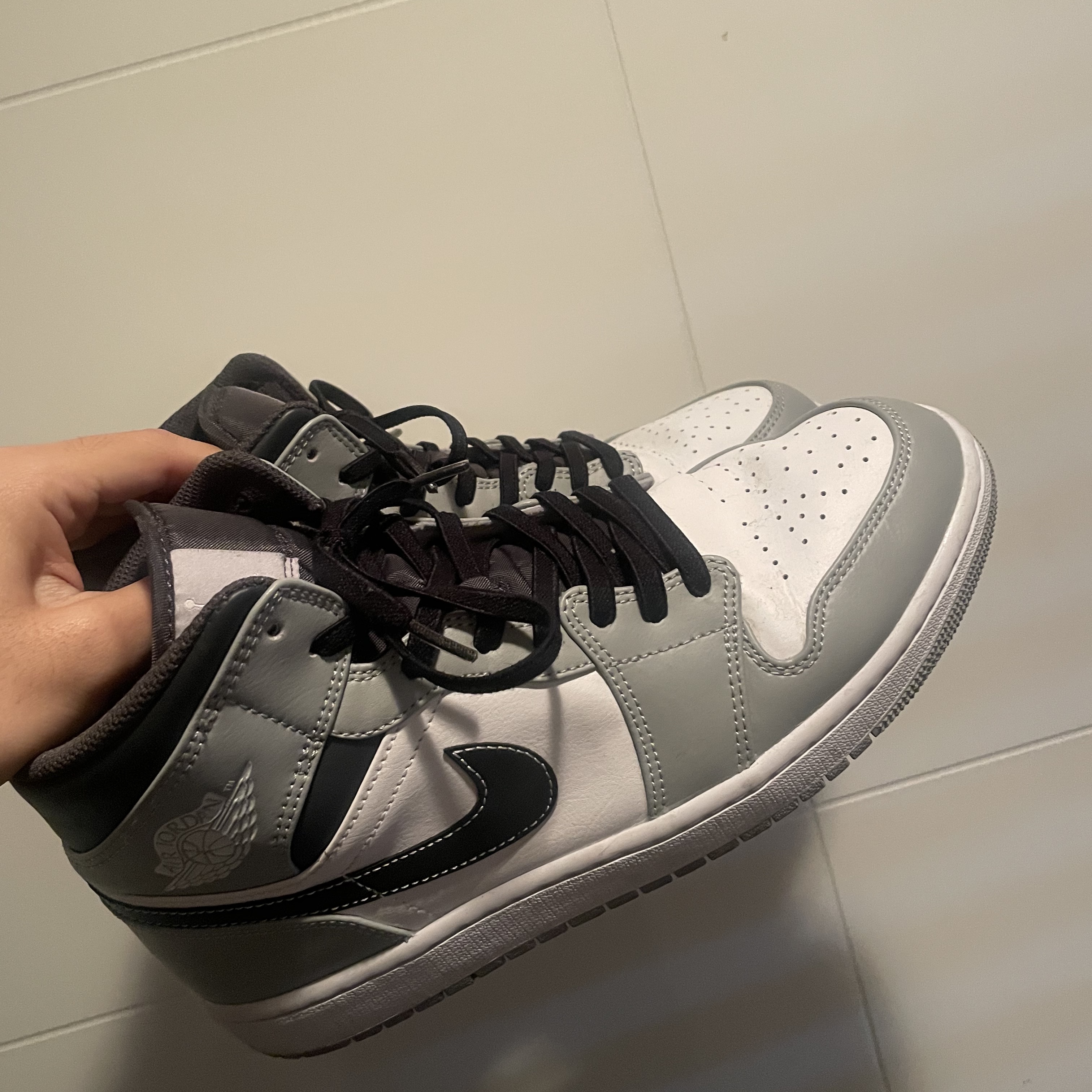 Jordan 1 Mid Light Smoke Grey Anthracite 착용 스타일 - 3