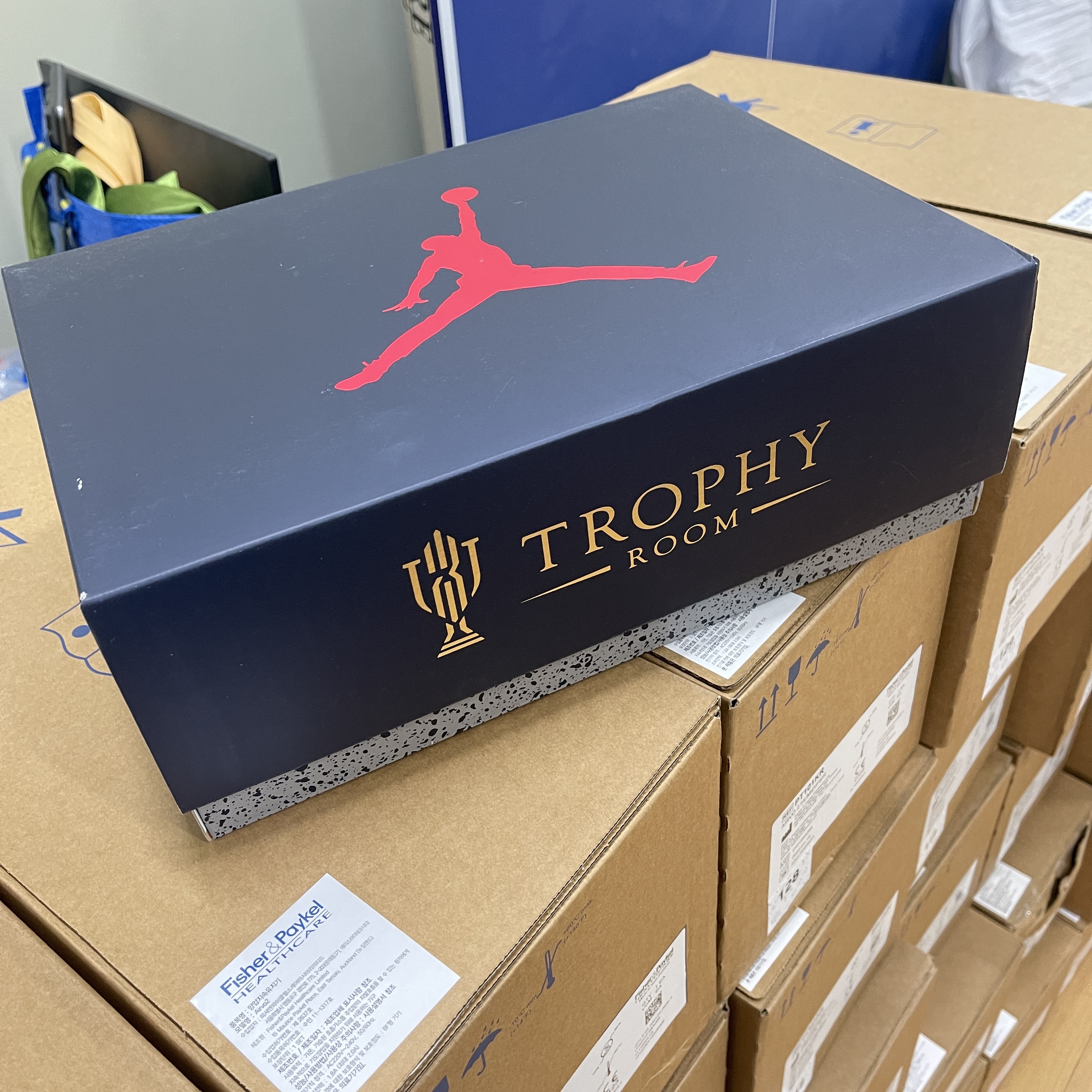 Jordan 7 x Trophy Room Retro SP True Red and Obsidian 착용 스타일 - 1
