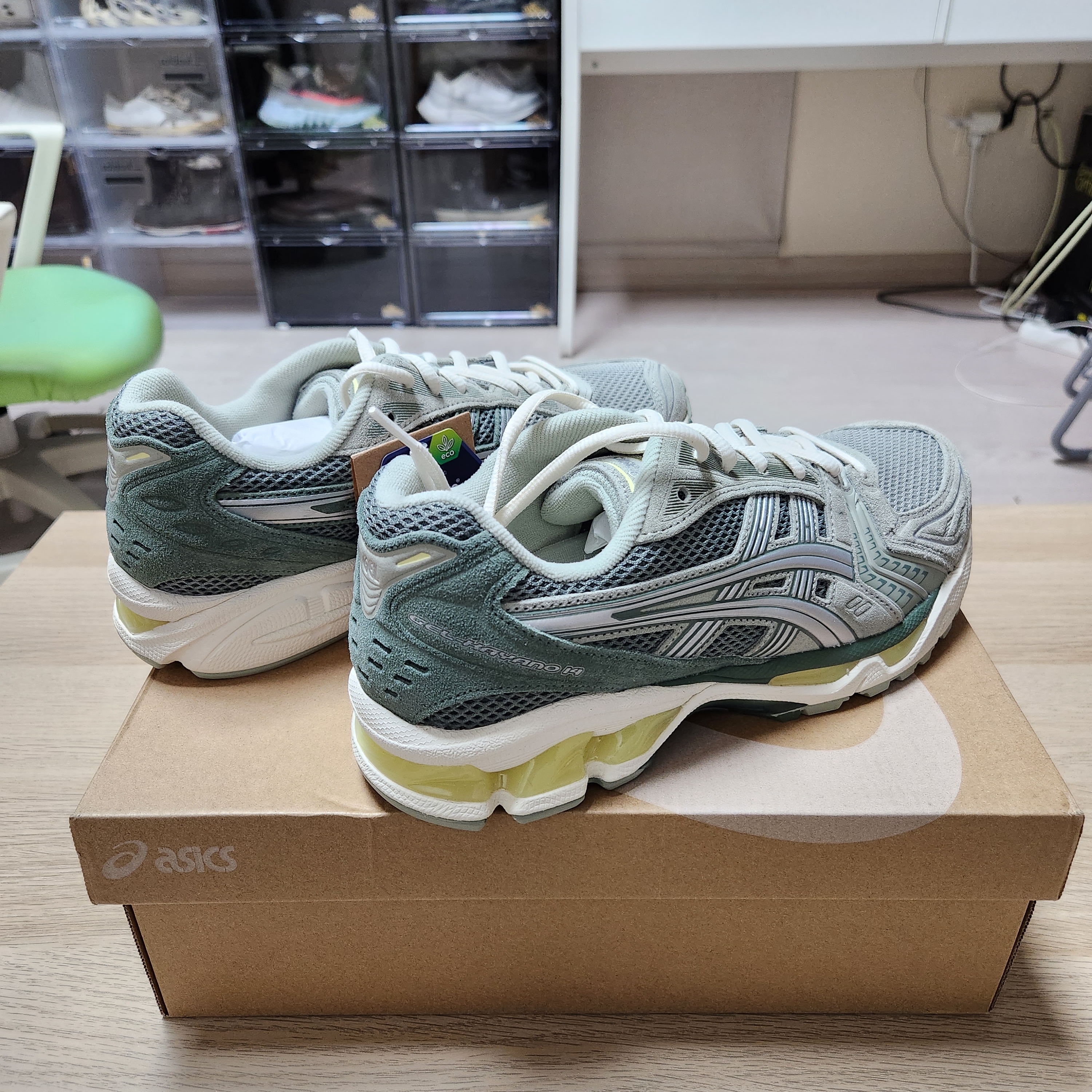 Asics Gel-Kayano 14 Olive Grey Pure Silver 착용 스타일 - 3