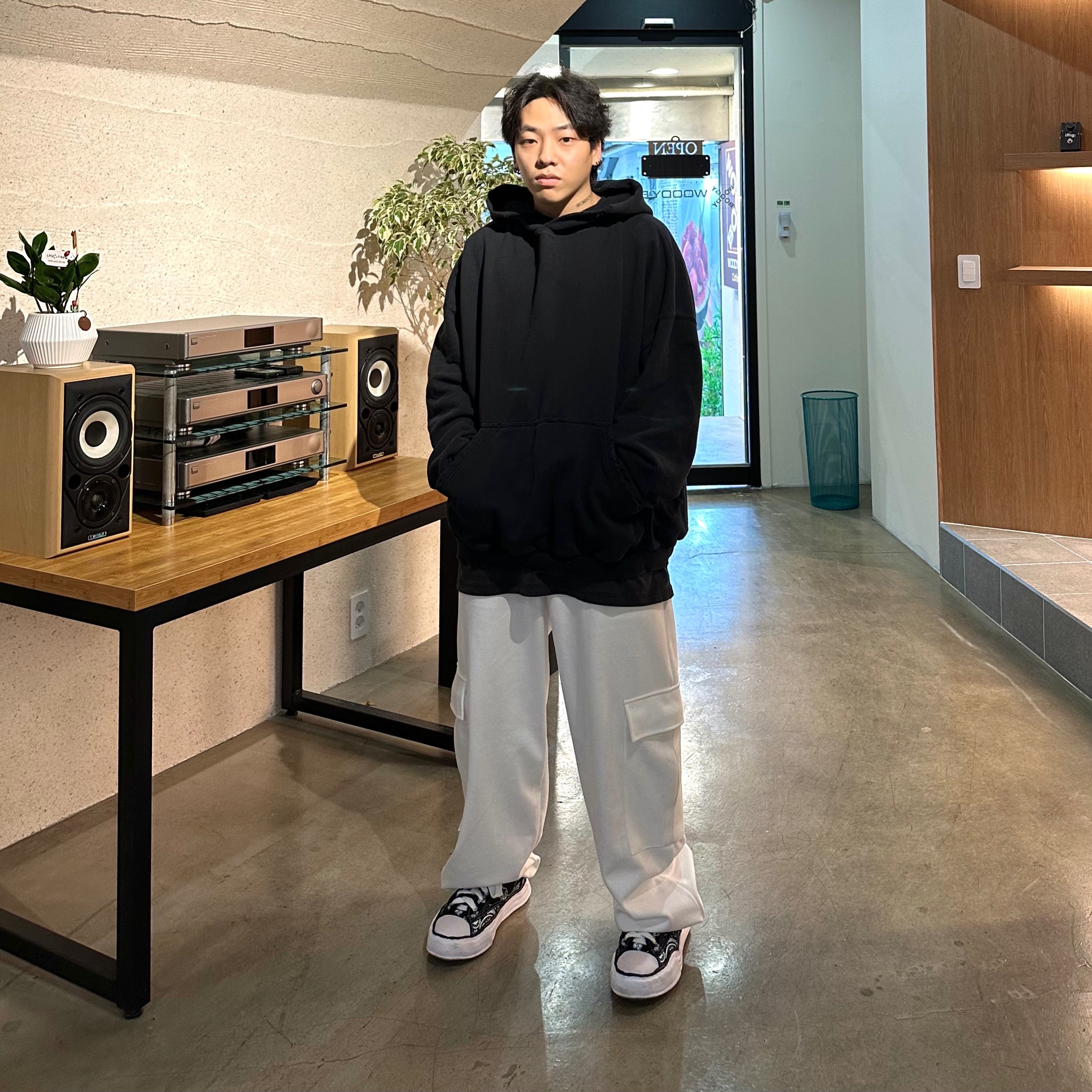 Maison Mihara Yasuhiro Peterson OG Sole Canvas Bandana Low-top Sneakers Black 착용 스타일 - 2
