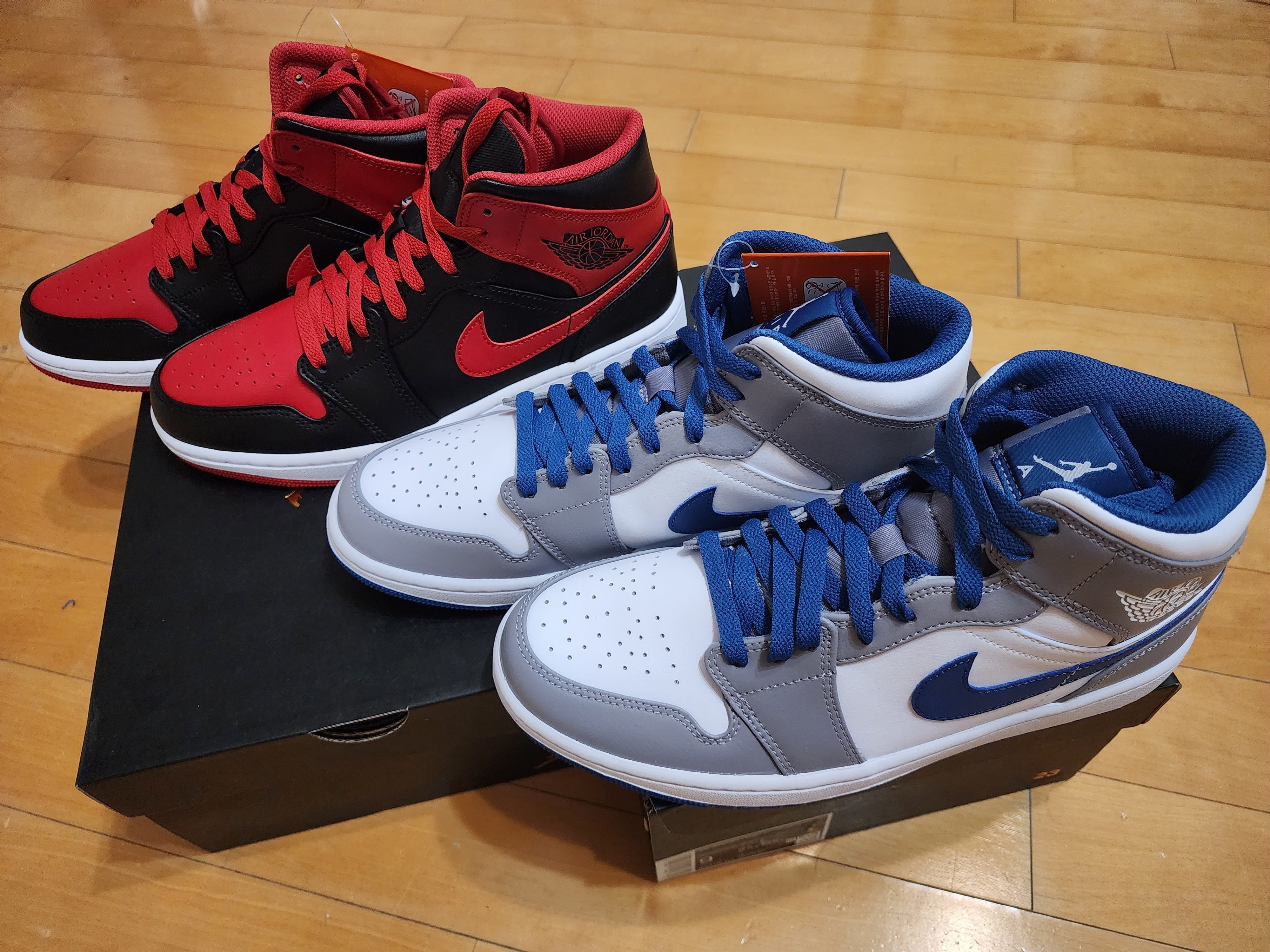 Jordan 1 Mid Black Fire Red, Jordan 1 Mid Cement Grey True Blue 착용 스타일