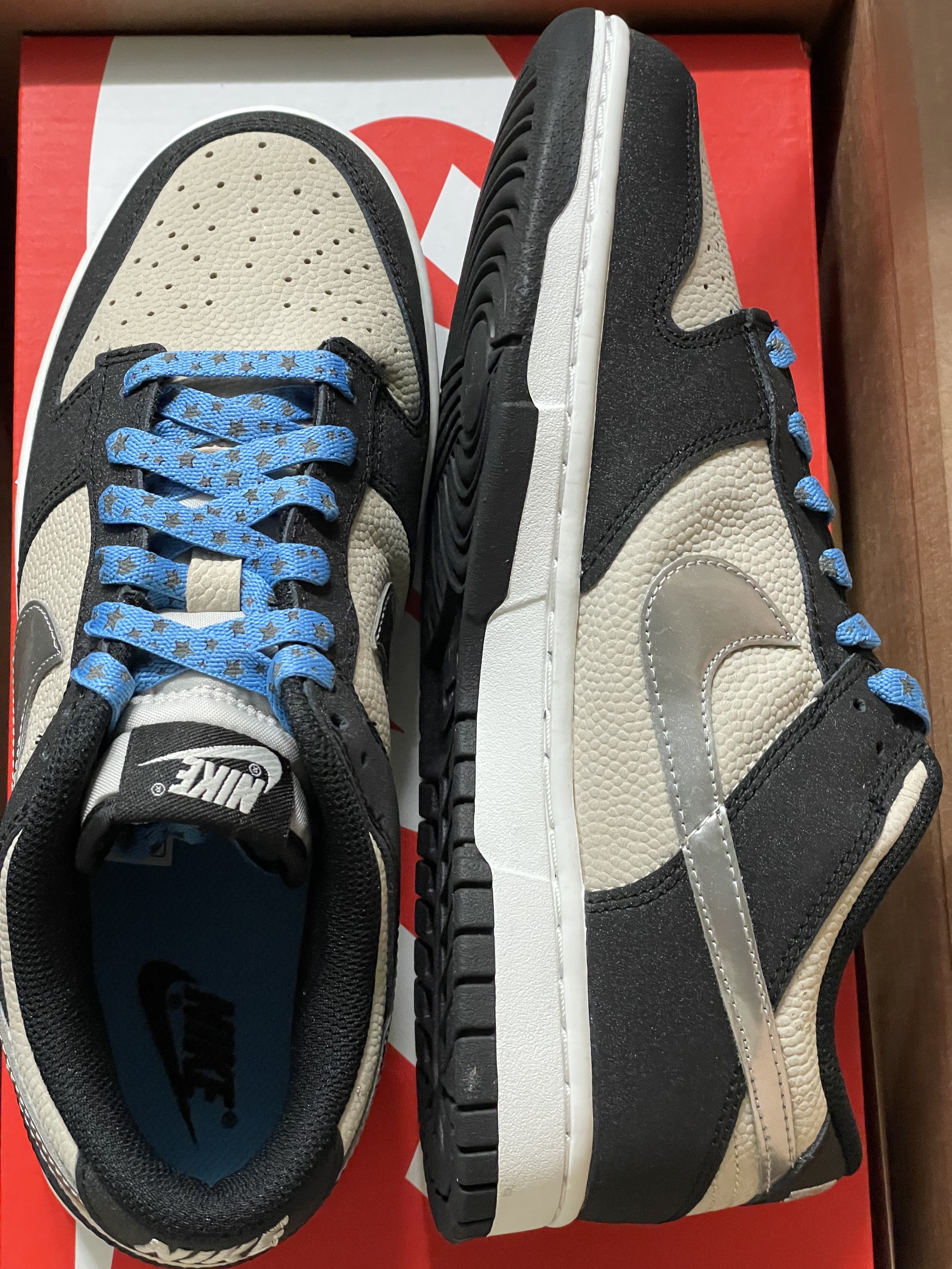 (W) Nike Dunk Low Light Bone Metallic Silver, Zara x Ader Error Striped Oversize Blazer Grey 착용 스타일 - 2