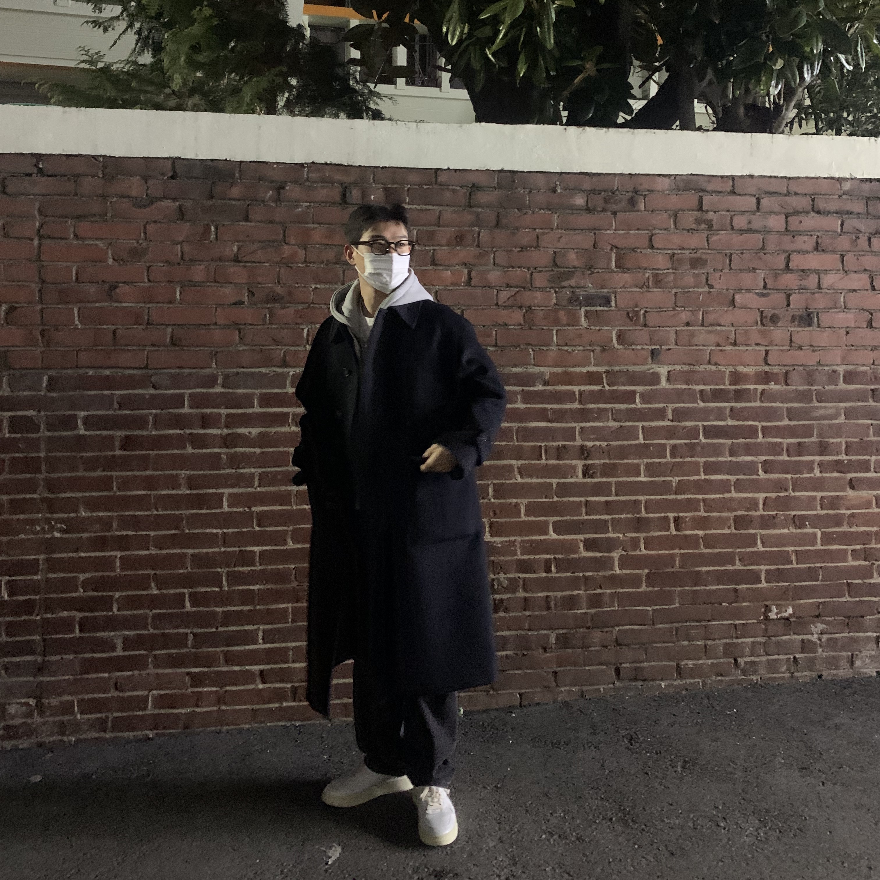 Autry Medalist Low Leather Sneakers White Black 착용 스타일 - 1