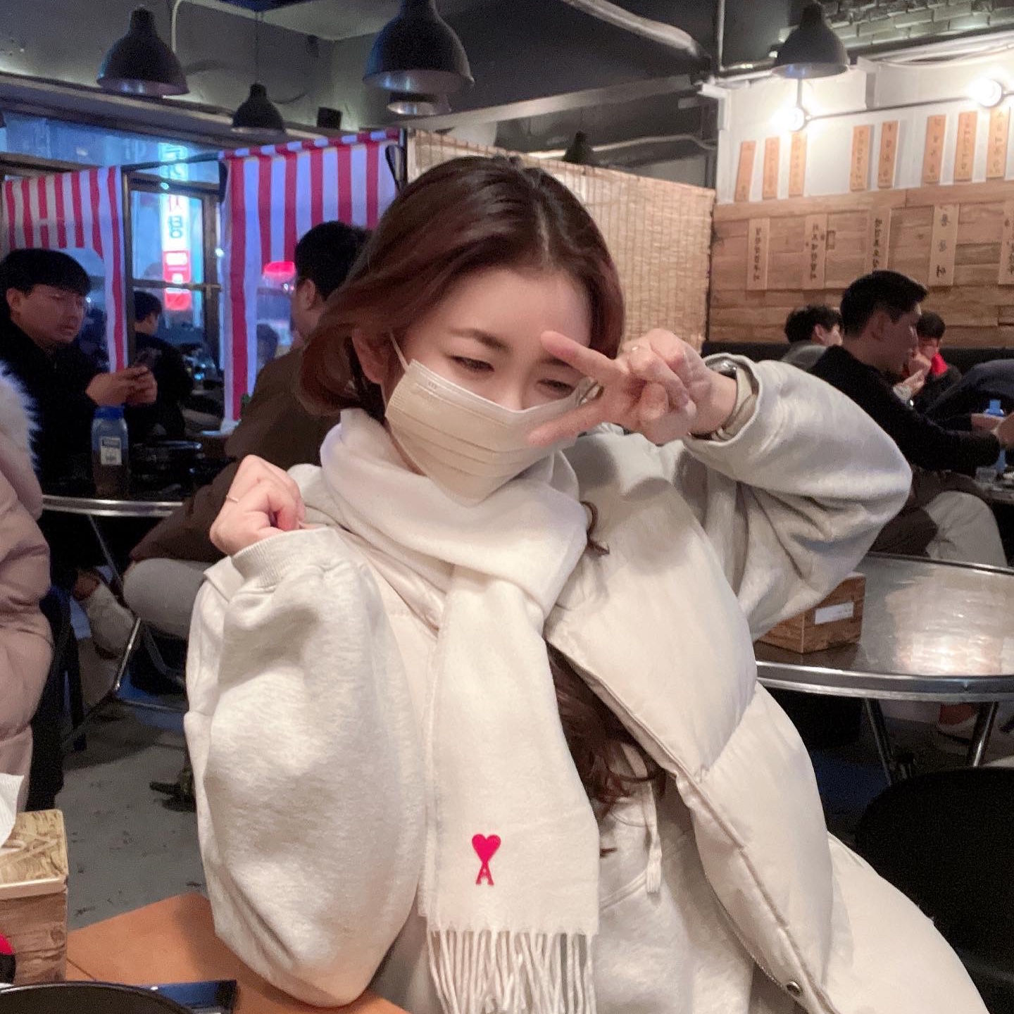 AMI de Coeur Classic Muffler White, AMI de Coeur Classic Muffler White 착용 스타일