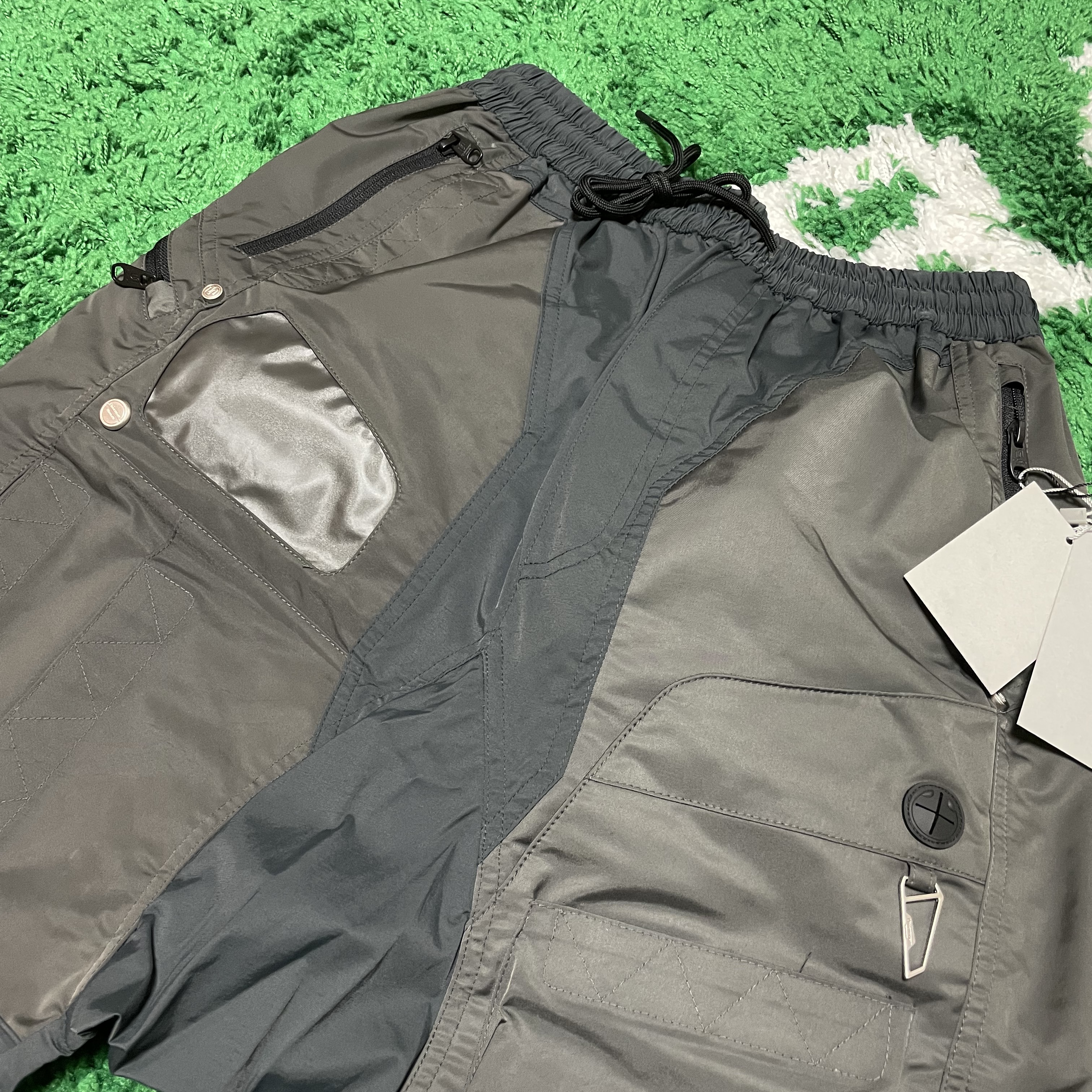 Undermycar Rock Lee Multi Cargo Layered Shorts Gamma - 22SS 착용 스타일 - 1