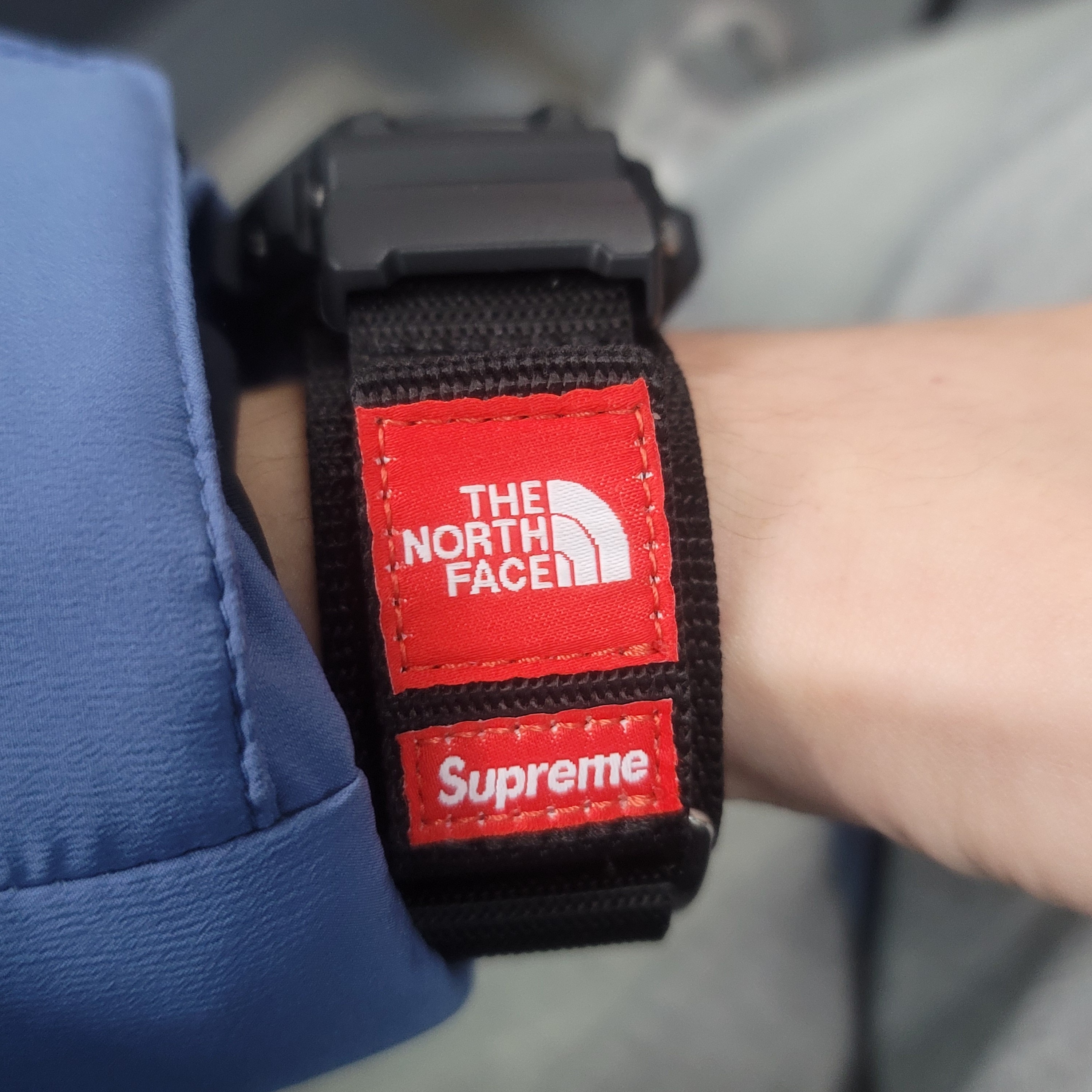 Casio G-Shock x Supreme x The North Face DW-6900 Black 착용 스타일 - 3