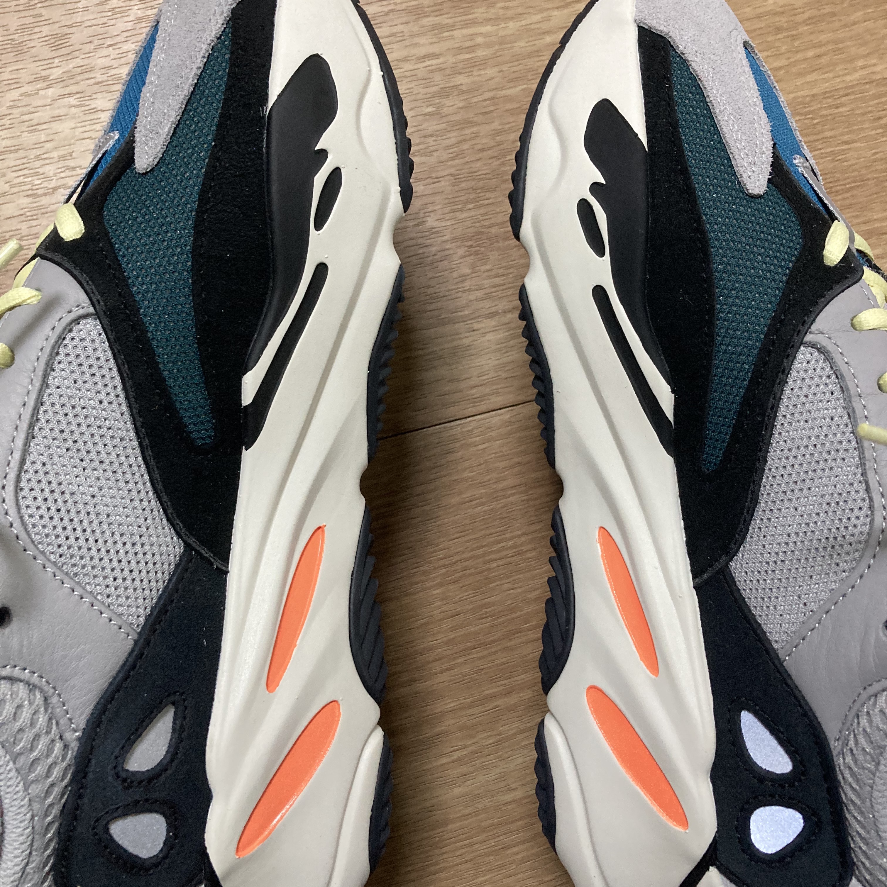 Adidas Yeezy Boost 700 Wave Runner Solid Grey 2021/2022 착용 스타일 - 3