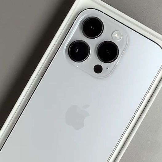 Apple iPhone 14 Pro 256GB Silver (Korean Ver.) 착용 스타일 - 1