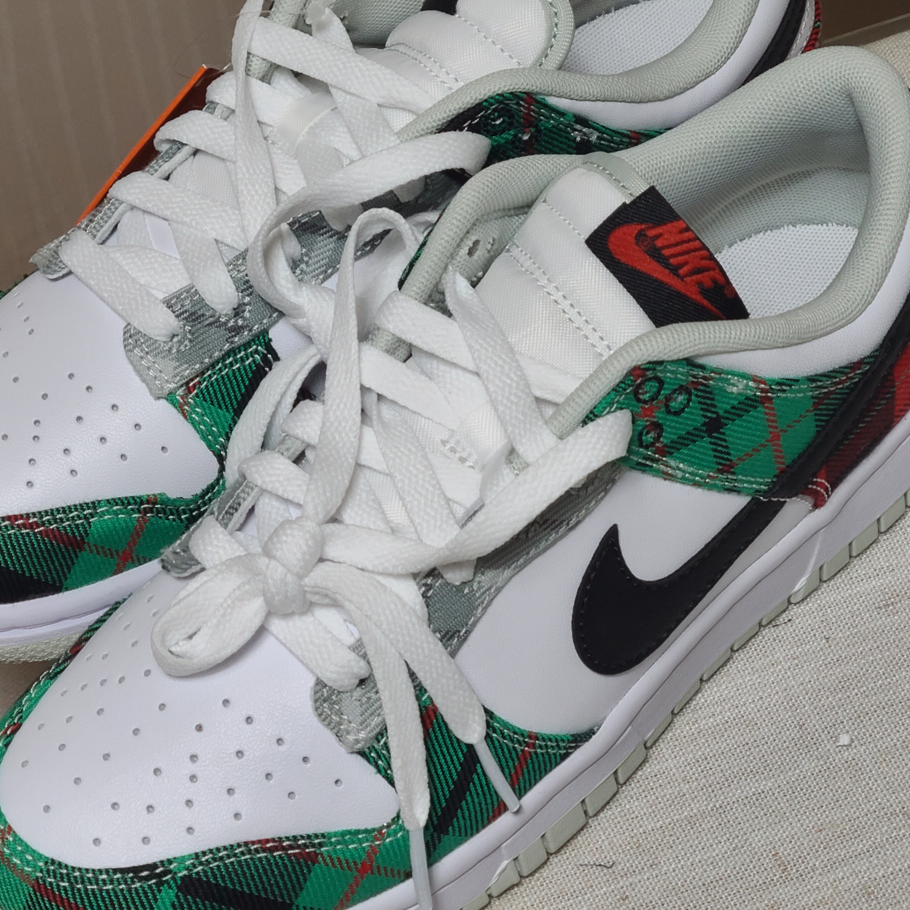 Nike Dunk Low Retro PRM White and Black 착용 스타일 - 4