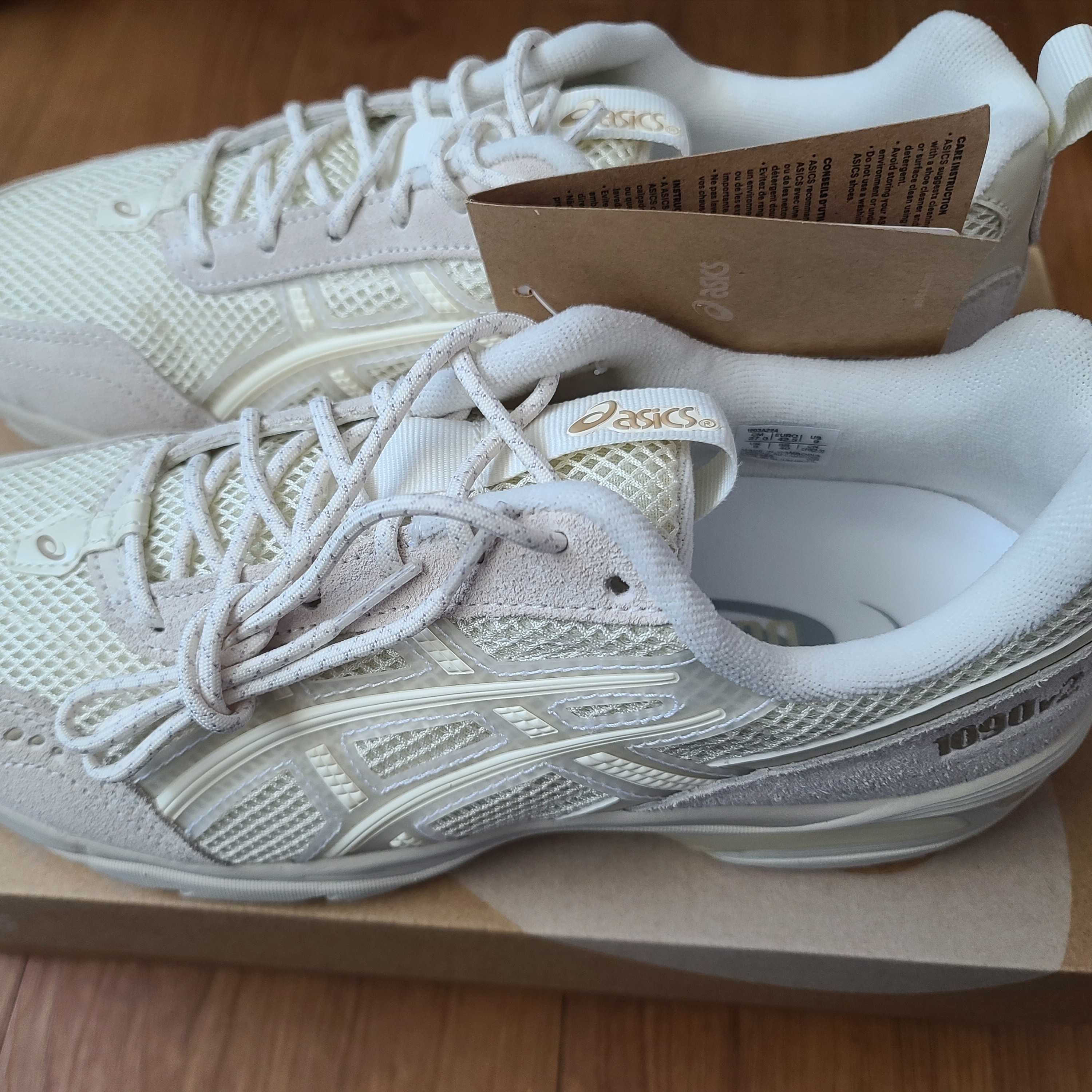 Asics Gel-1090 V2 Cream 착용 스타일