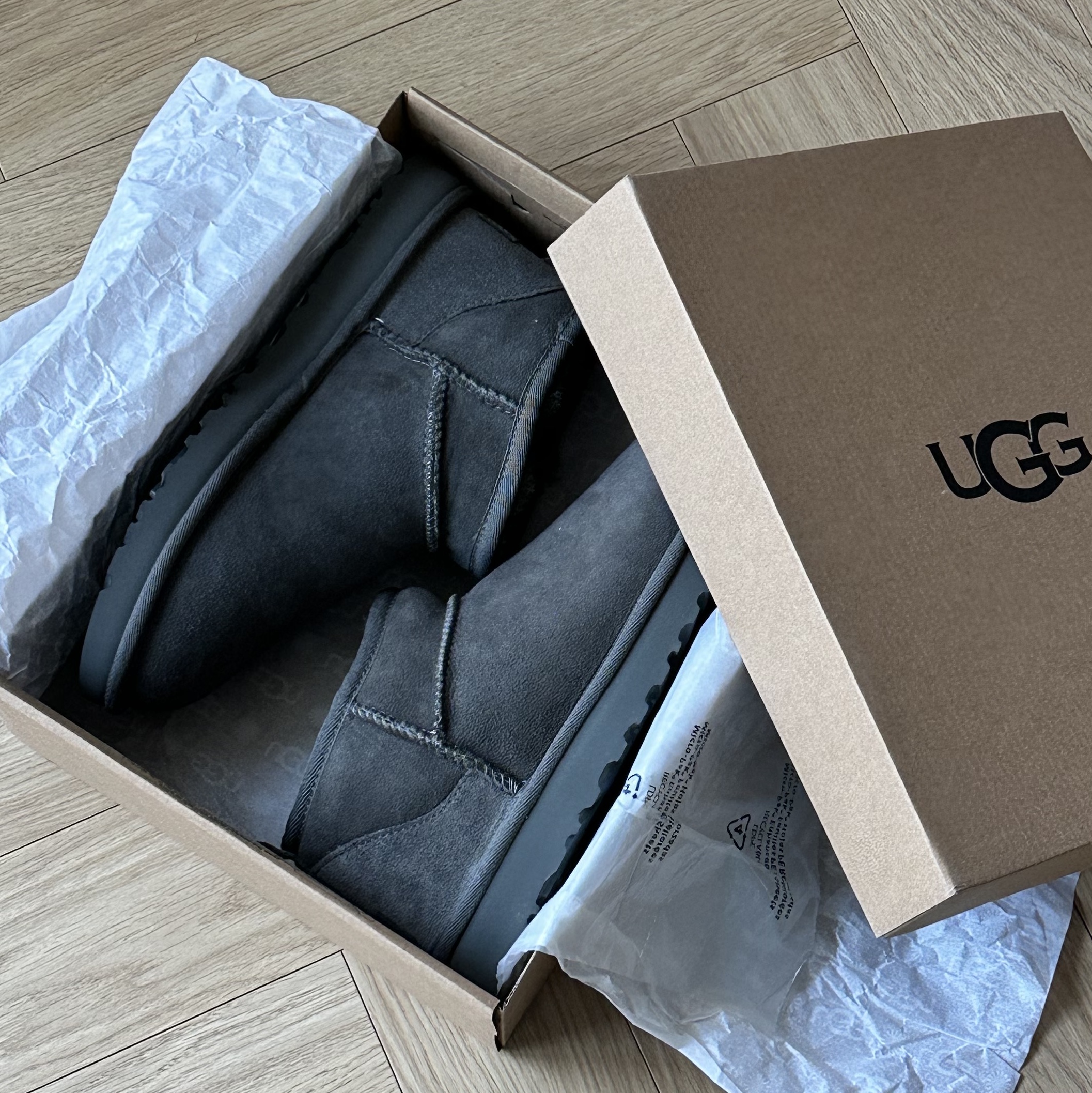 (W) UGG Classic Ultra Mini Boots Grey 착용 스타일