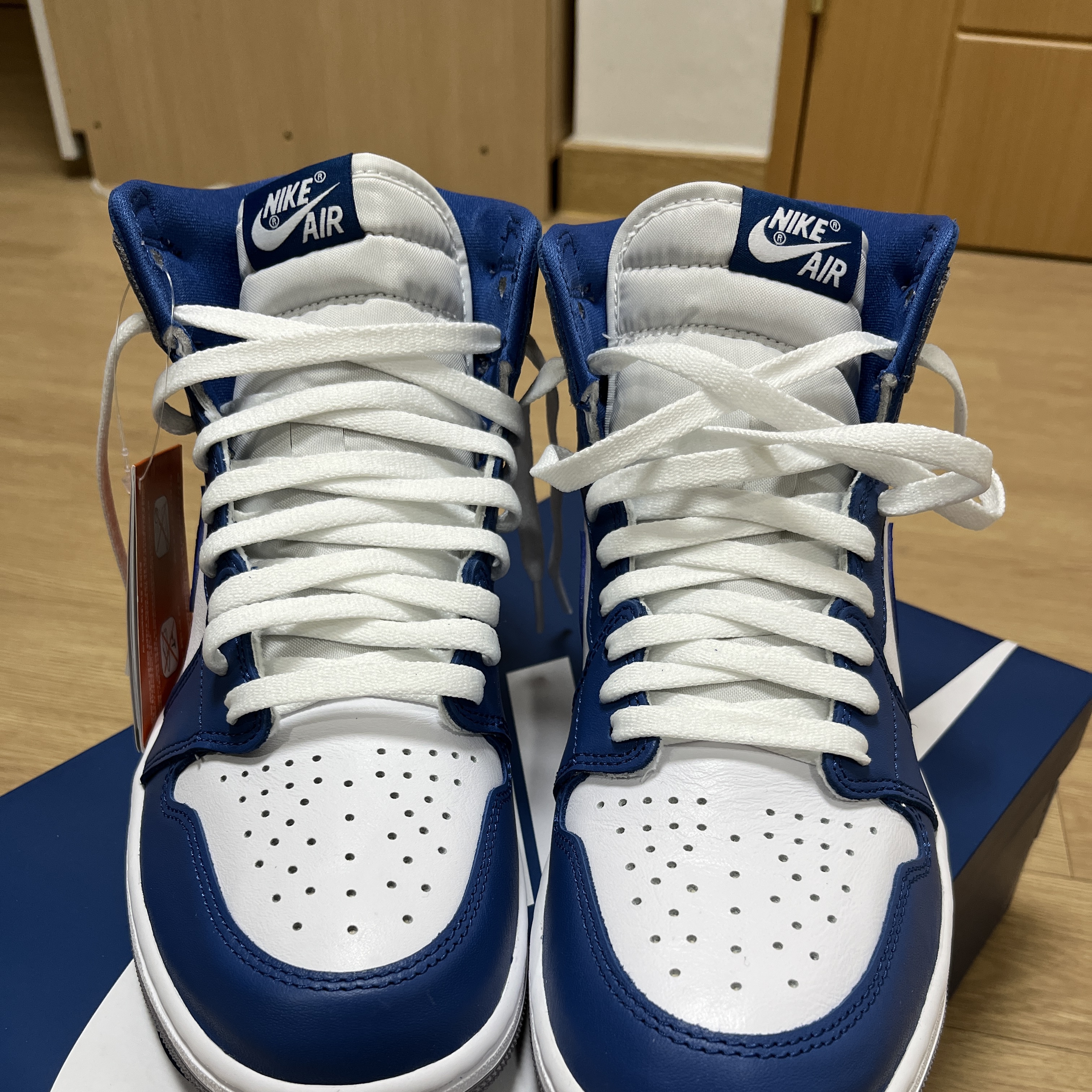 Jordan 1 Retro High OG True Blue 착용 스타일 - 2