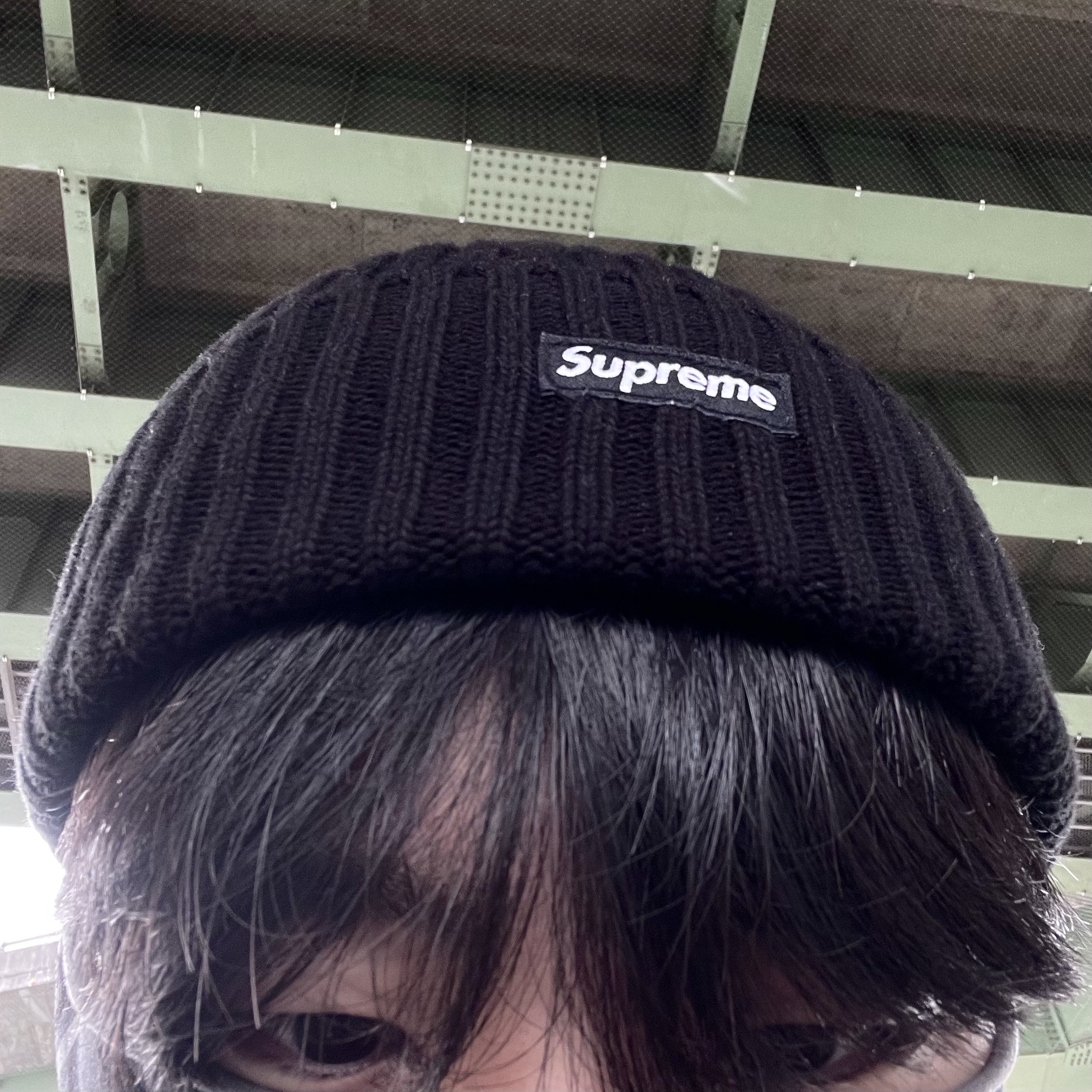 Supreme Overdyed Beanie Black 착용 스타일