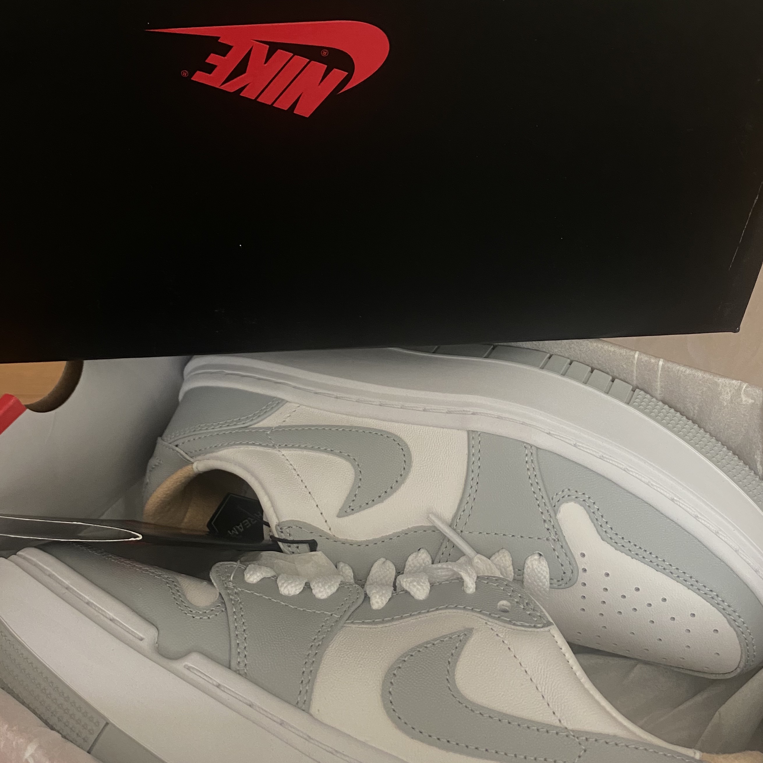 (W) Jordan 1 Elevate Low White and Wolf Grey 착용 스타일