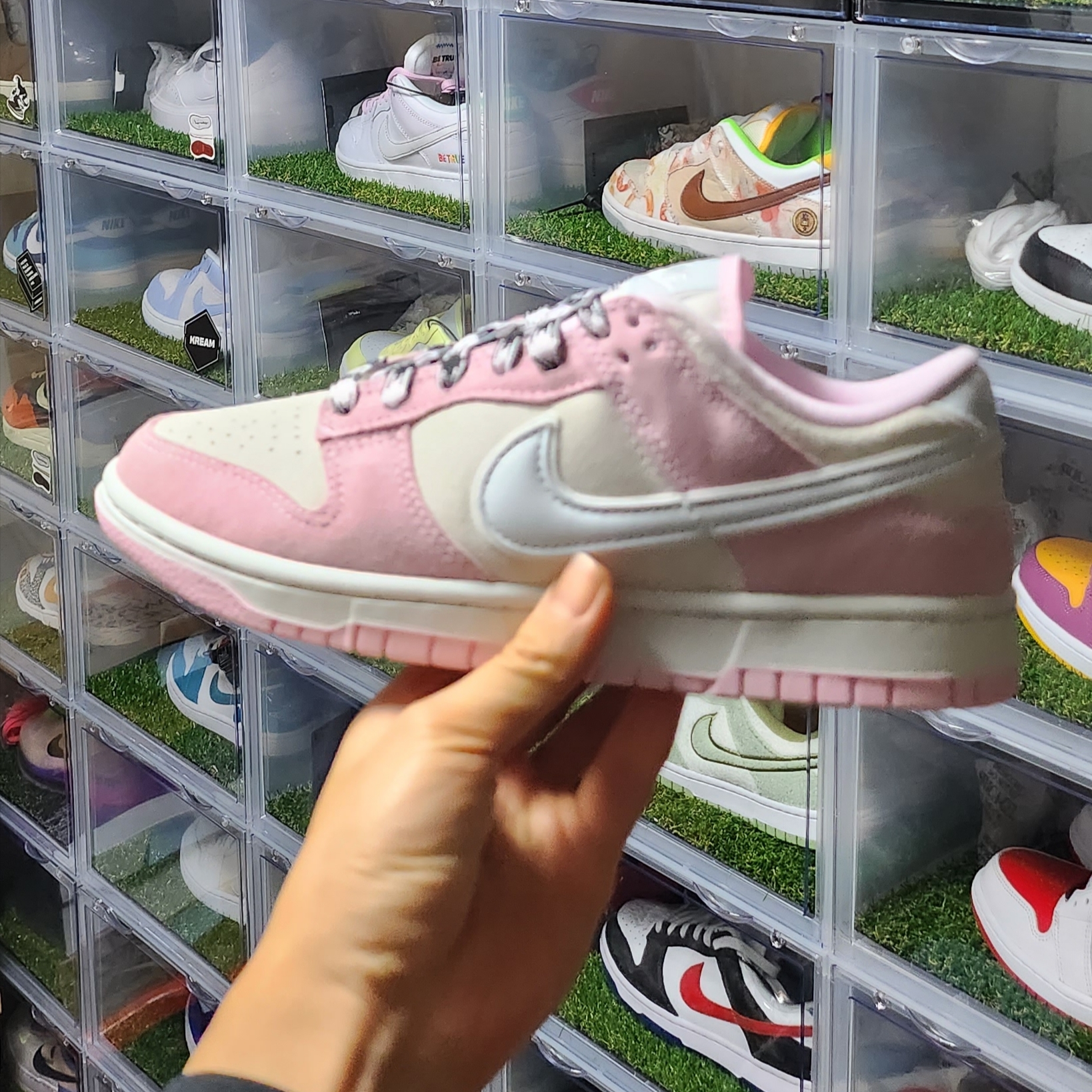 (W) Nike Dunk Low LX Black Suede, (W) Nike Dunk Low LX Pink Foam 착용 스타일 - 2