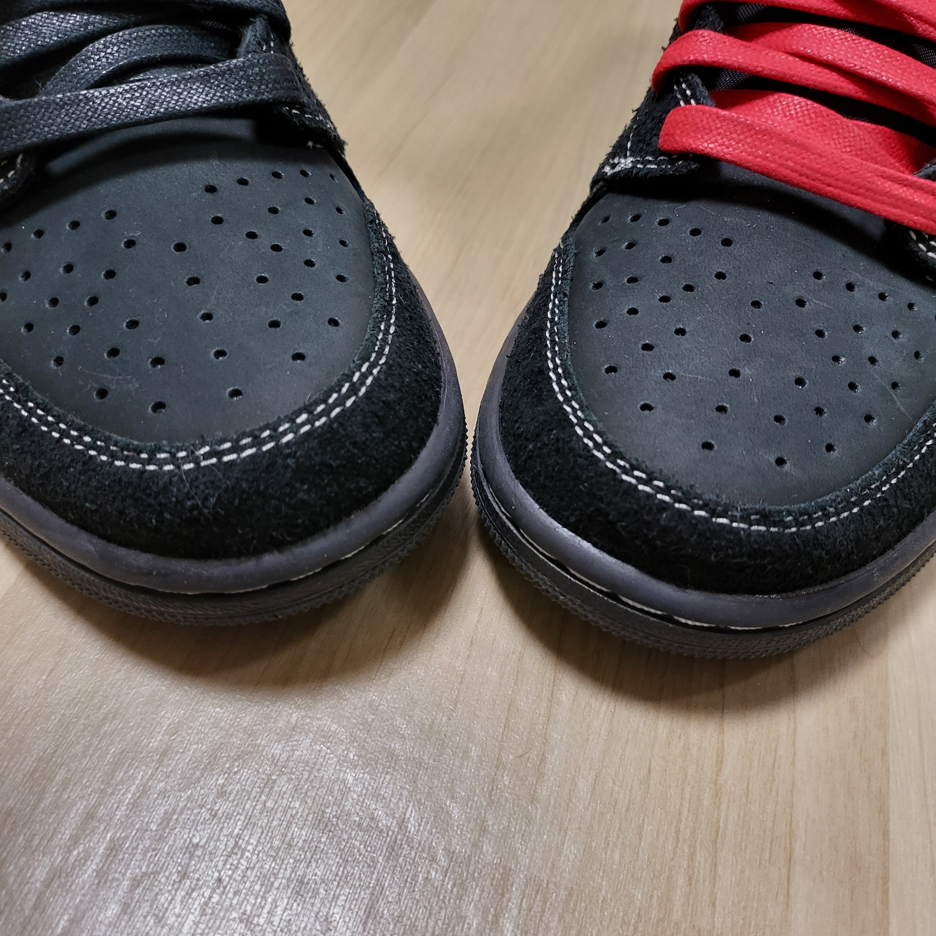Jordan 1 x Travis Scott Retro Low OG SP Black Phantom 착용 스타일 - 3