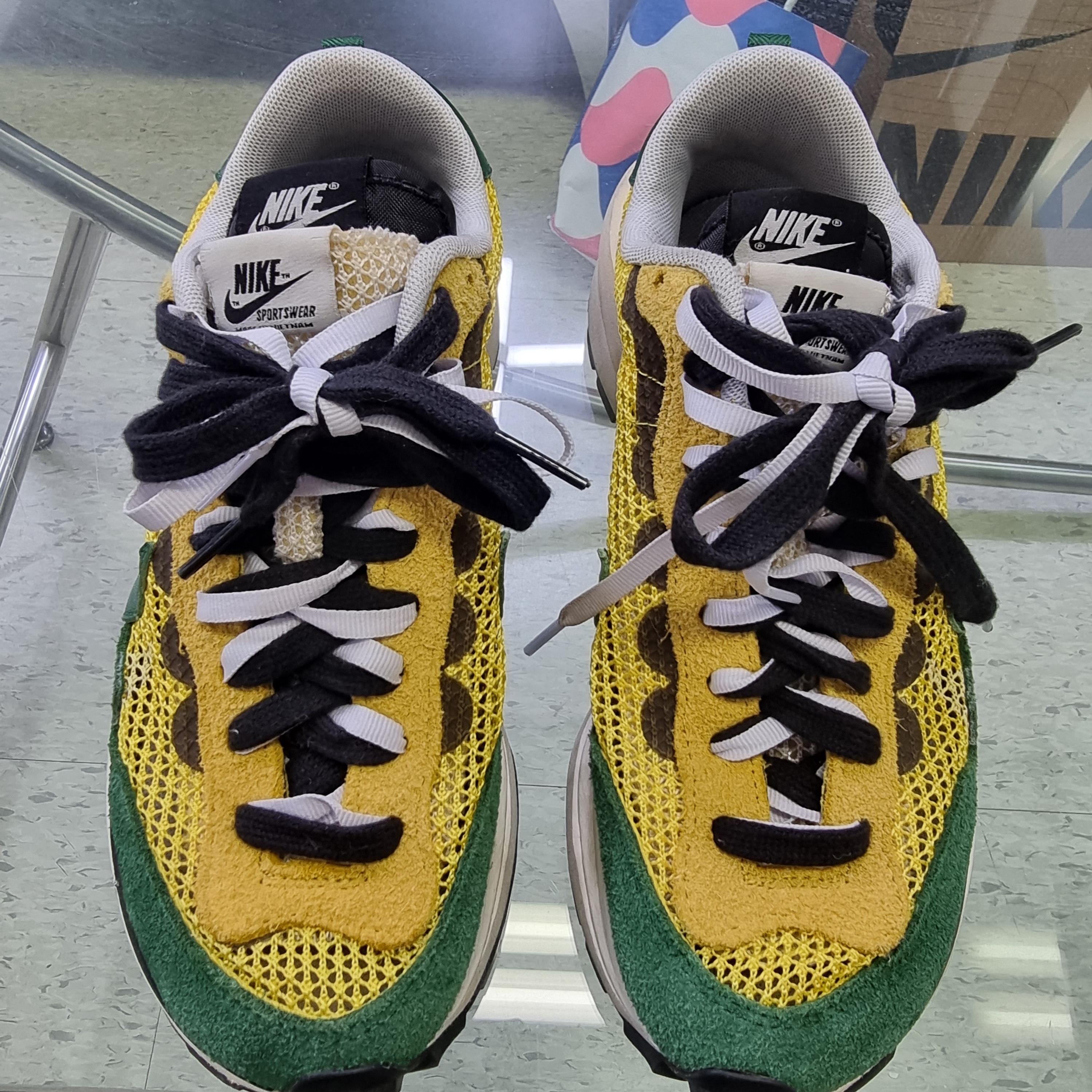 Nike x Sacai VaporWaffle Tour Yellow & Gorge Green Sail 착용 스타일 - 4