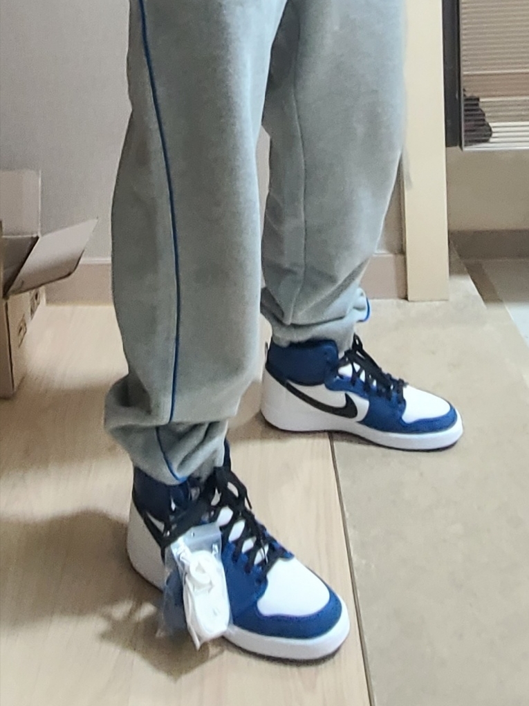 Converse x Ader Error Shapes Pants Vintage Grey Heather, Jordan 1 KO Storm Blue 착용 스타일 - 2