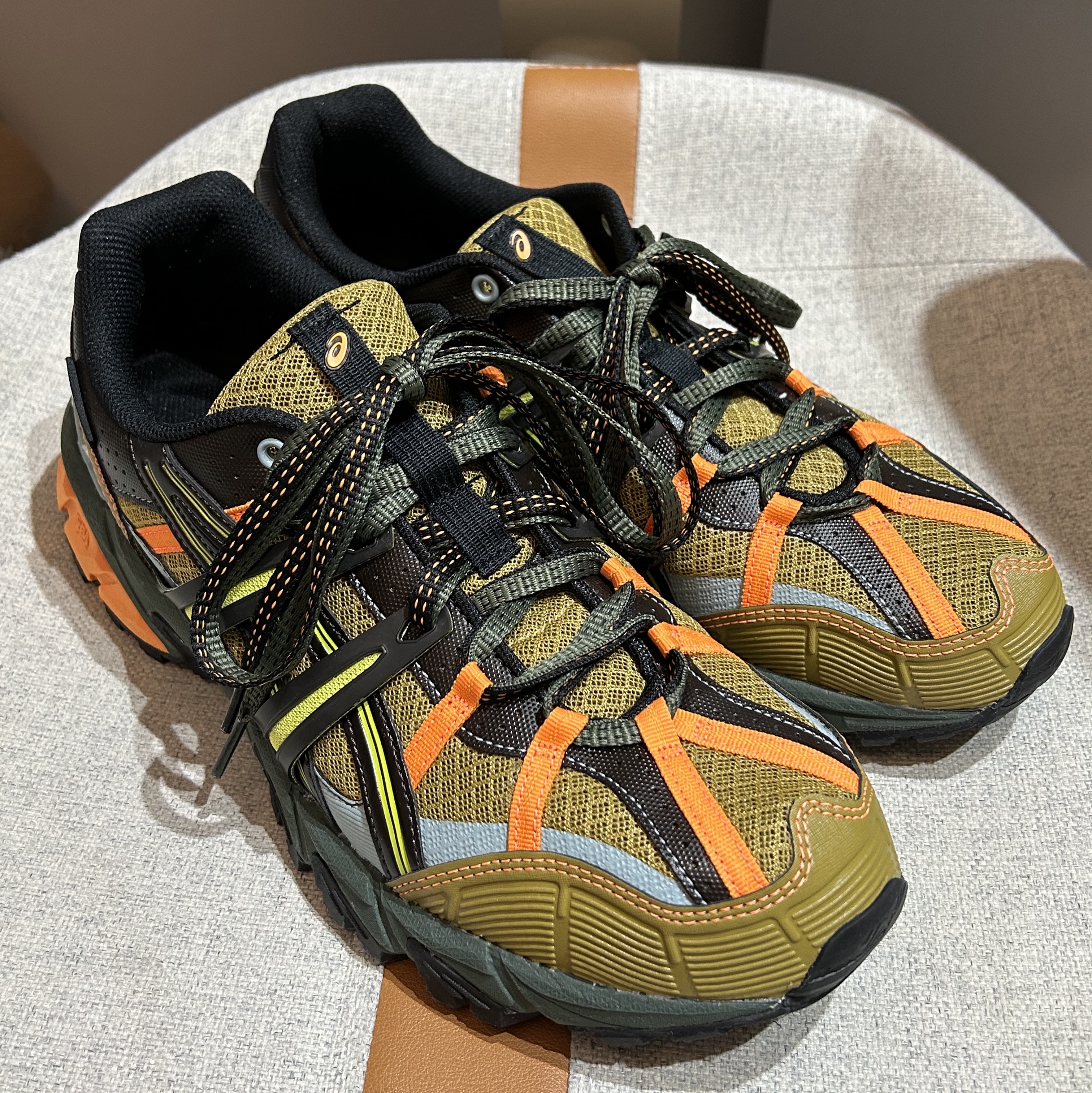 Asics x Andersson Bell Gel-Sonoma 15-50 Olive Oil Dark Brown 착용 스타일 - 1