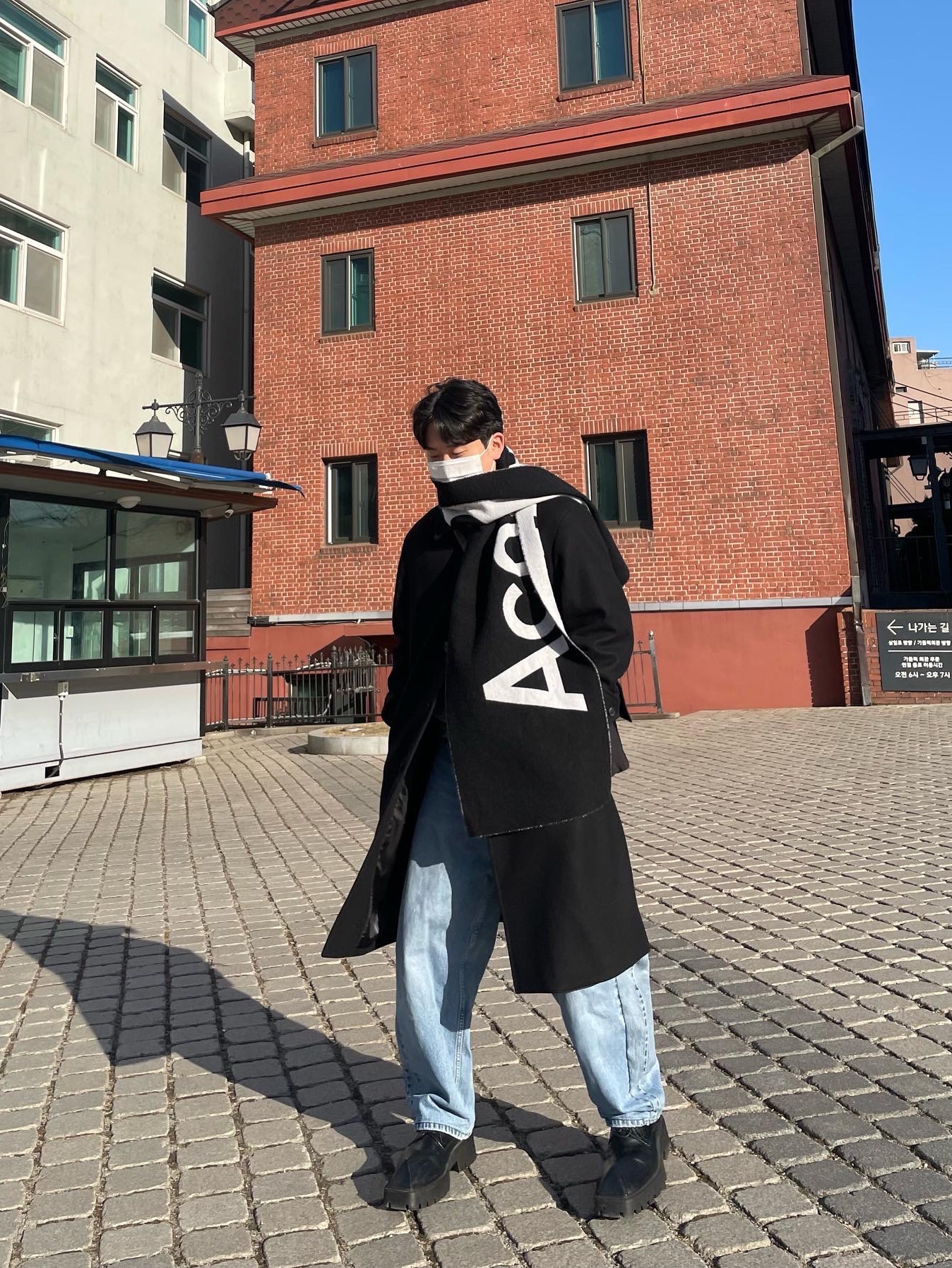Acne Studios Logo Jacquard Muffler Black White, Balenciaga Rhino Derby Shoes Black 착용 스타일 - 4