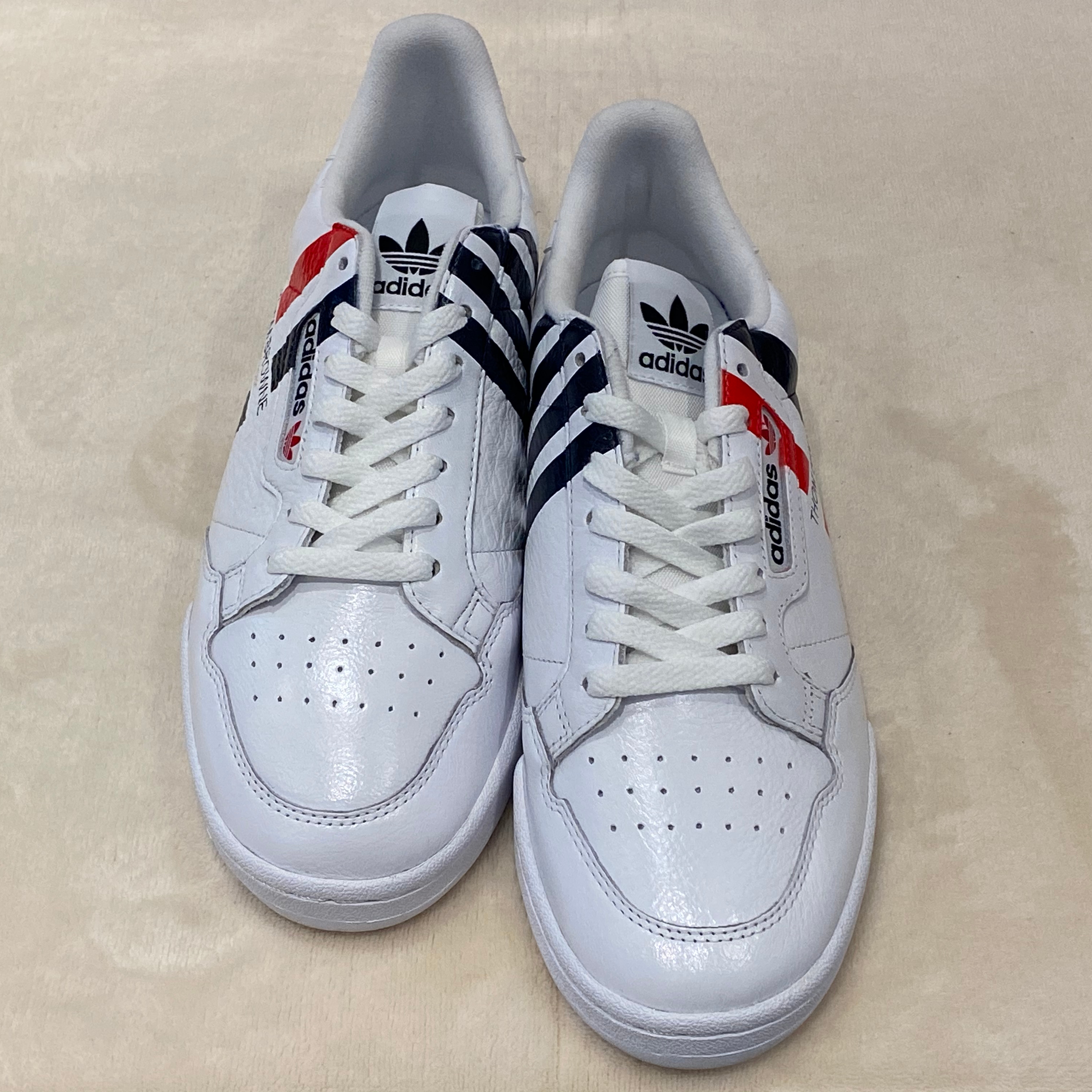 Adidas Continental 80 Donald Glover Off White, Adidas x Pharrell Williams Continental 80 Ecru Tint 착용 스타일 - 1