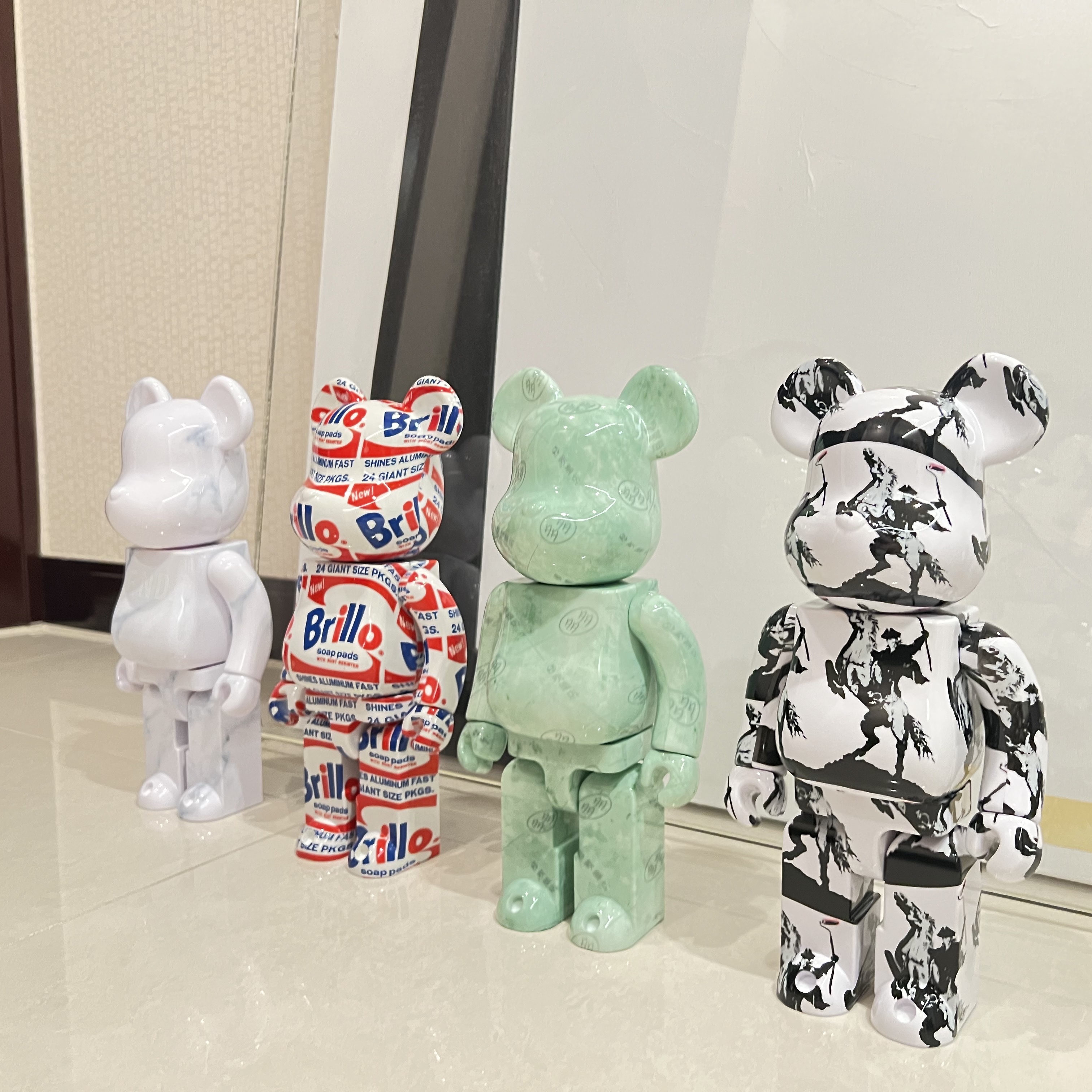 Bearbrick Andy Warhol Brillo 100% & 400% Set 착용 스타일 - 3